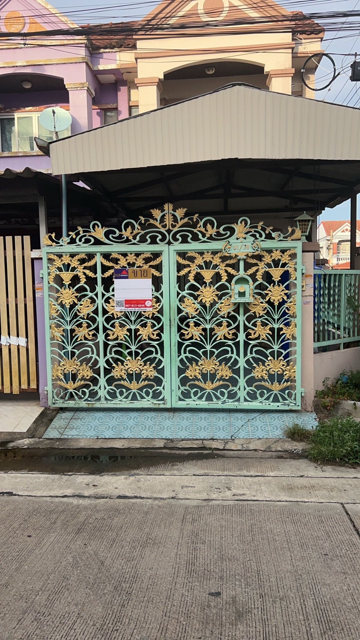 For SaleTownhomeNonthaburi, Bang Yai, Bangbuathong : 2 -story townhouse for sale, Laphawan 5 Tha It, Rim 17.9 Sq. Usable area 90 sqm. Near the Purple Line Bang Rak Noi Station, 1.4 km, near Ratchapruek Road, 1.6 km.