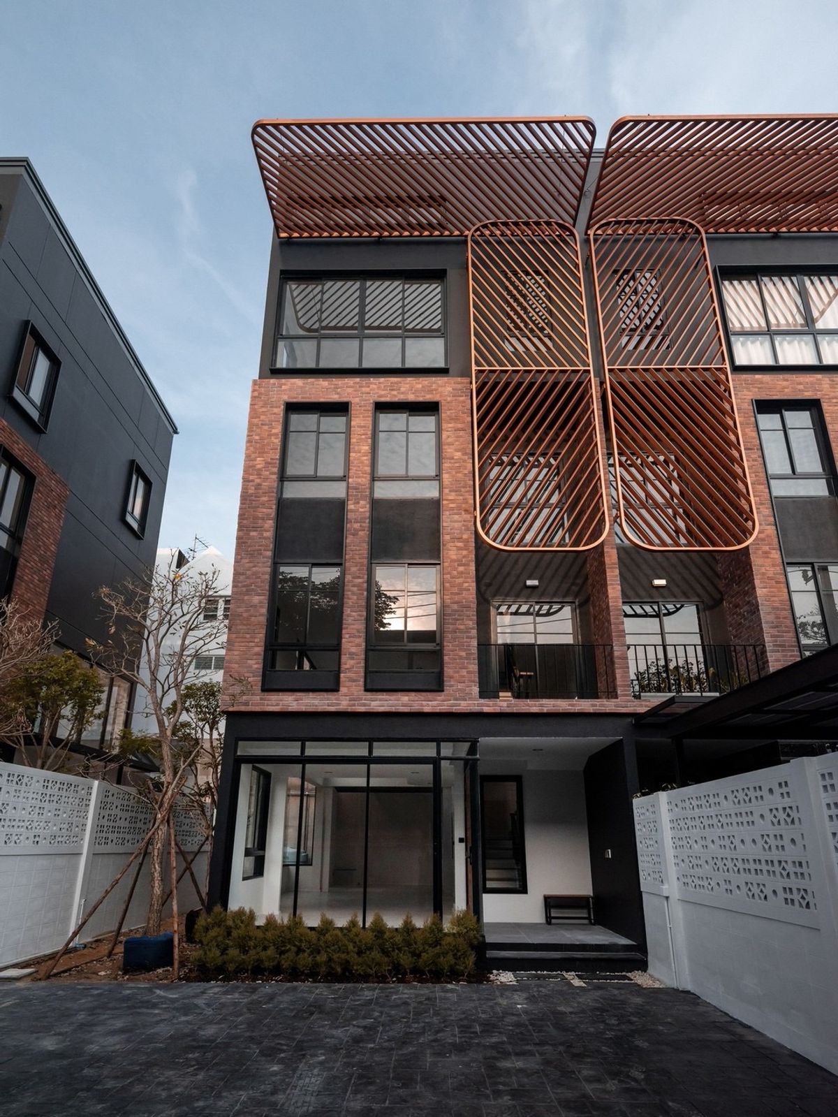 ขายทาวน์โฮมเกษตร นวมินทร์ ลาดปลาเค้า : หลังสุดท้าย !! Town home Britloft Prime kaset-Nawamin พิเศษเพียง 9.9 MB ติดต่อ 086-795-9997 (จิมมี่)