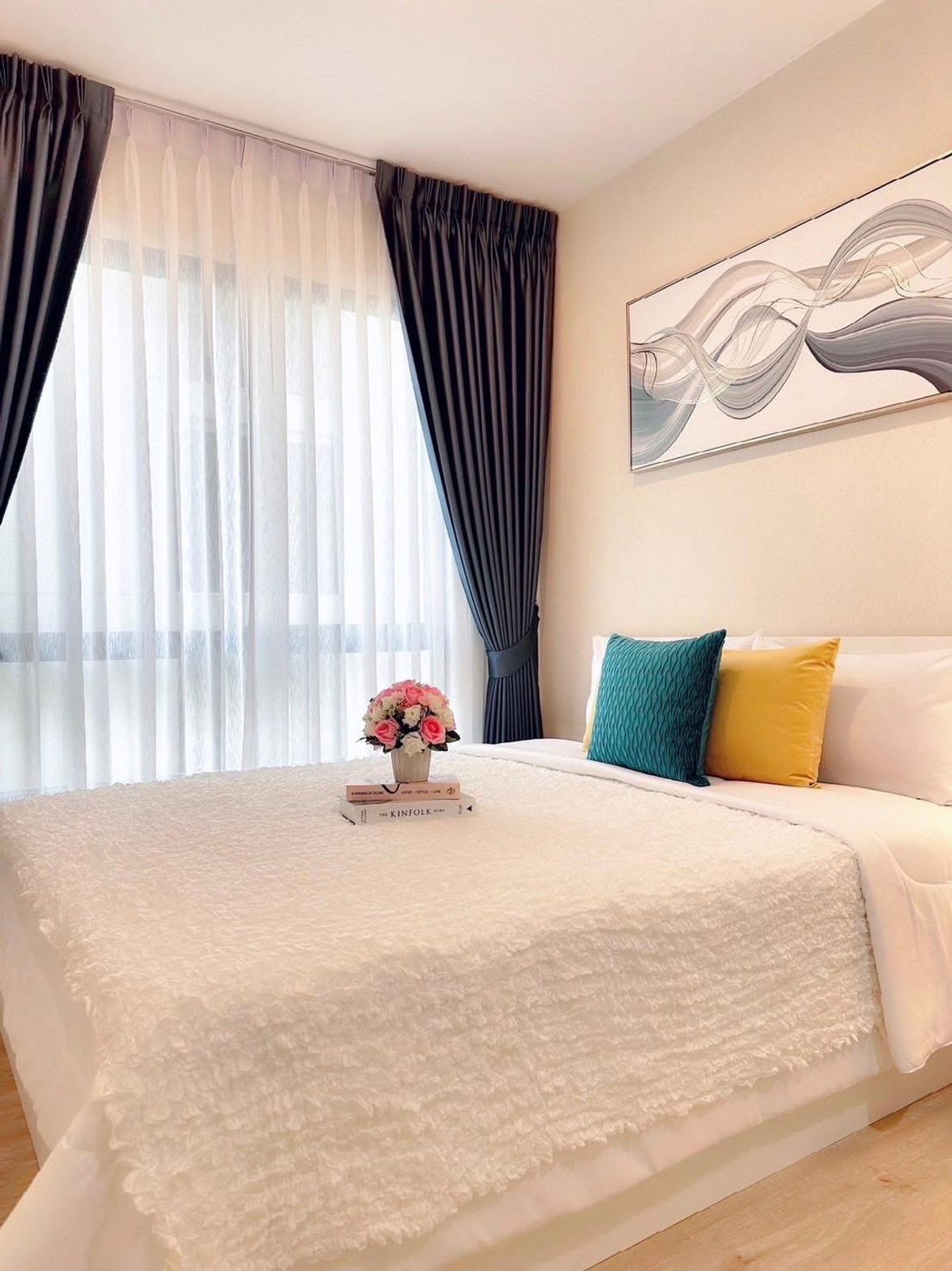 For RentCondoOnnut, Udomsuk : ❤️❤️❤️ The Sky Sukhumvit Project ❤️ 3rd floor (32 sq.m.) Building E 🥰🥰TEL 0859114585 ❤️ Line @900CQHK Equipment in the room ☑️ TV with a shelf ☑️ Microwave ☑️ Electric stove ☑️Built in the kitchen ☑️ Sopho table with a table set Prevent light in the kitch