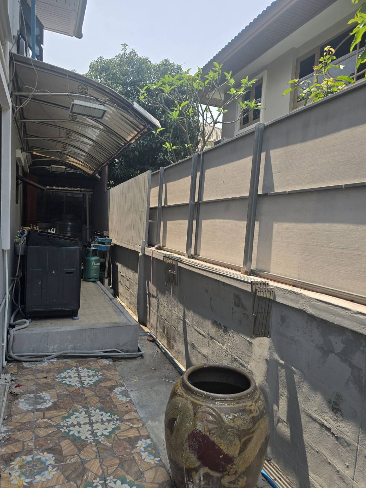 For SaleHouseRama 2, Bang Khun Thian : This summer is only worth it. In addition, solar cells on the roof help to save home electricity. Around the house, down to Micropol, 20 meters. The cheapest in the lamp  