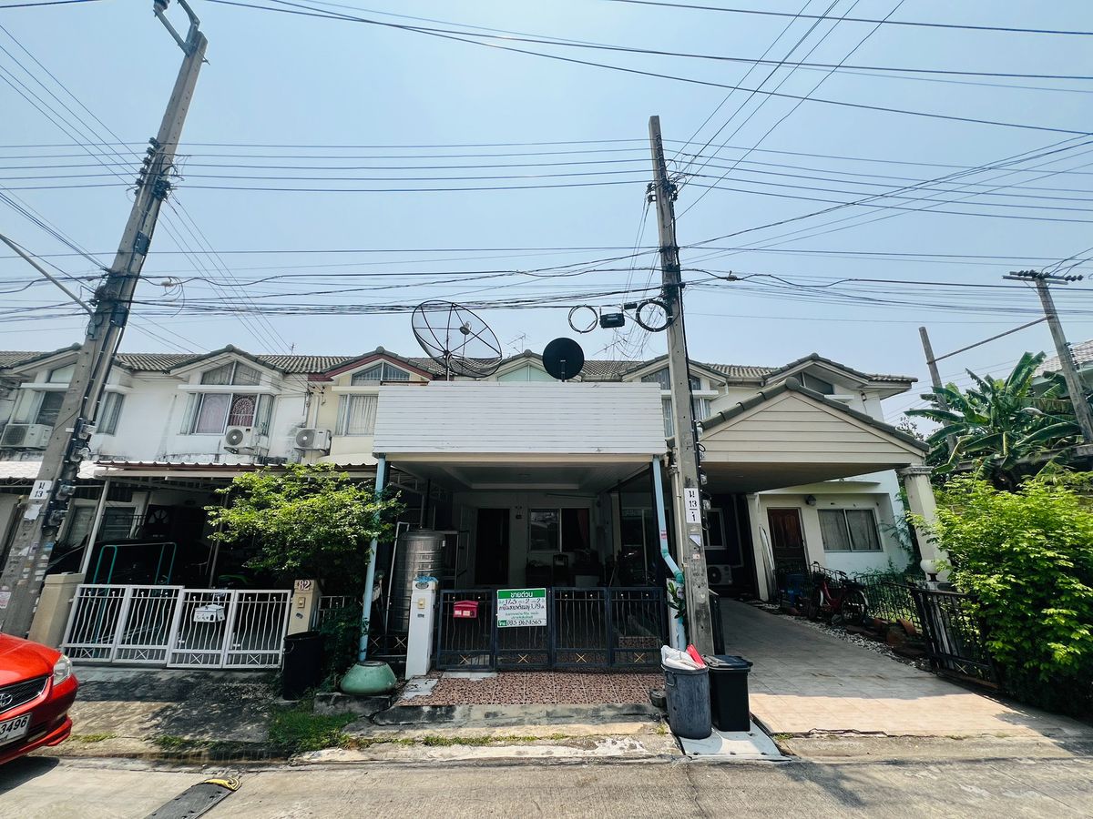 For SaleTownhomeRattanathibet, Sanambinna : Townhome is ready for a good price near the sky train station, Nonthaburi.