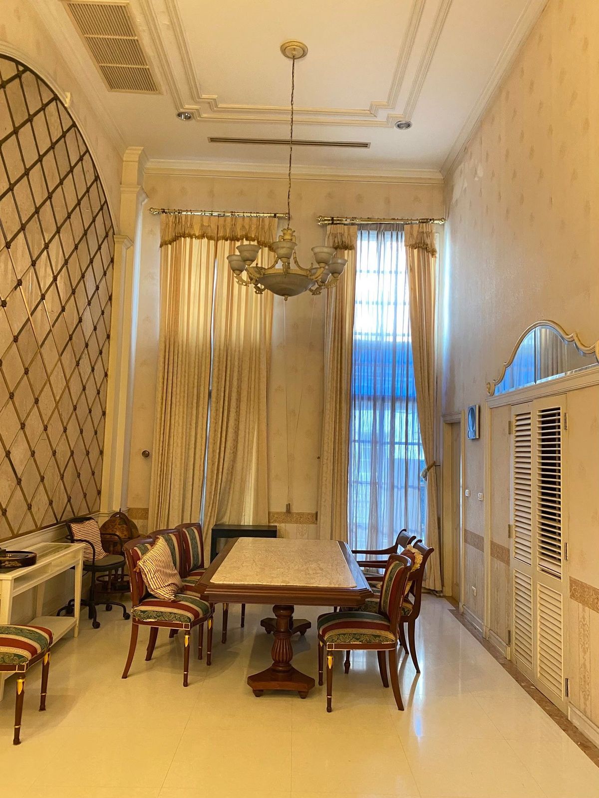 For SaleTownhomeSathorn, Narathiwat : House for sale in the middle of Sathorn North-South Road, 34 square wah, 400 square meters of living space, 4 bedrooms, 6 bathrooms
