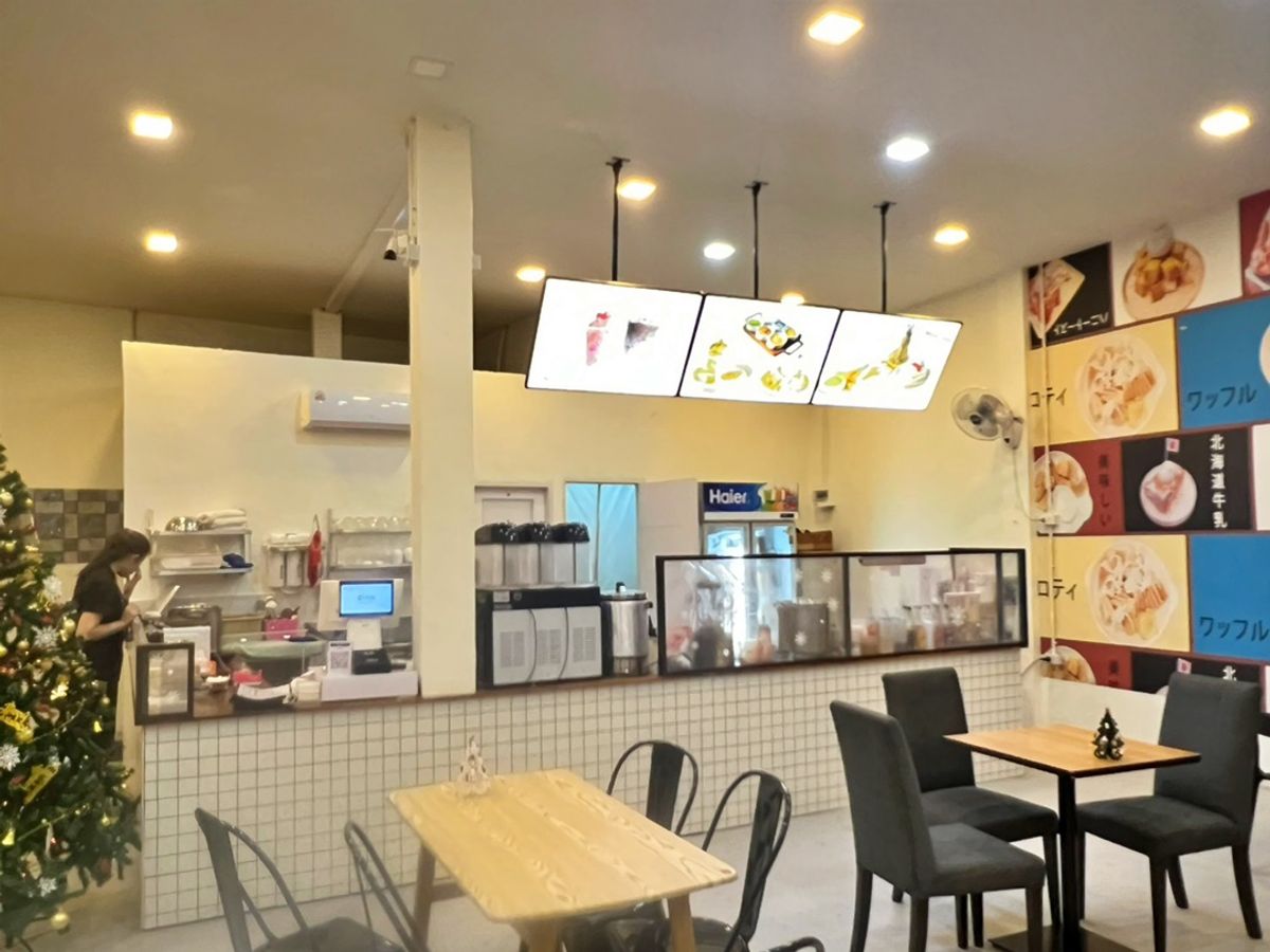 For LeaseholdRetail SpaceNawamin, Ramindra : The bread shop was fresh, the Thep Rak Watcharapol, a lot of residents on the roadside.
