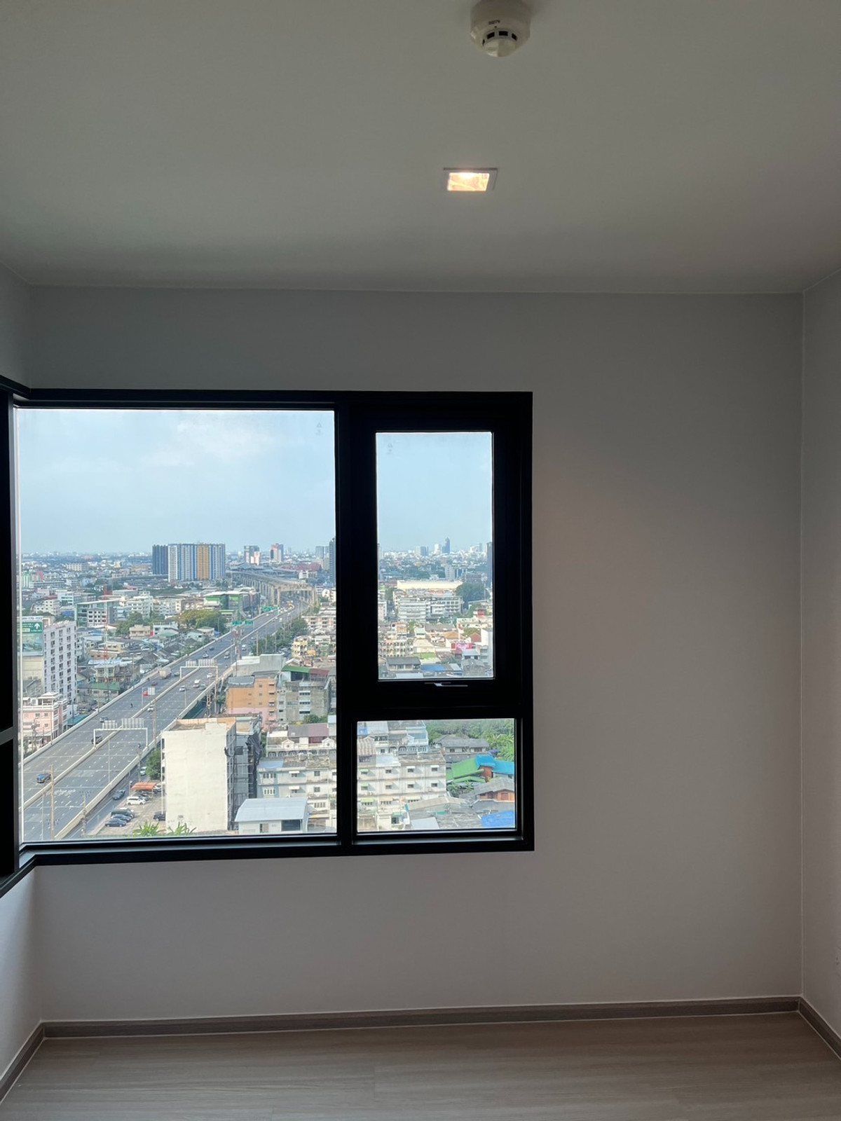 ขายคอนโดท่าพระ ตลาดพลู วุฒากาศ : ขาย / ให้เช่า คอนโด Life Sathorn Sierra เพียง 150 เมตร จาก BTS สถานี ตลาดพลู