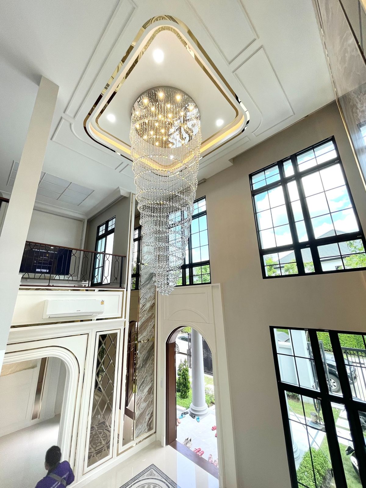 For SaleHousePinklao, Charansanitwong : 🌟 Luxury mansion in the heart of Pinklao! And full built -in
