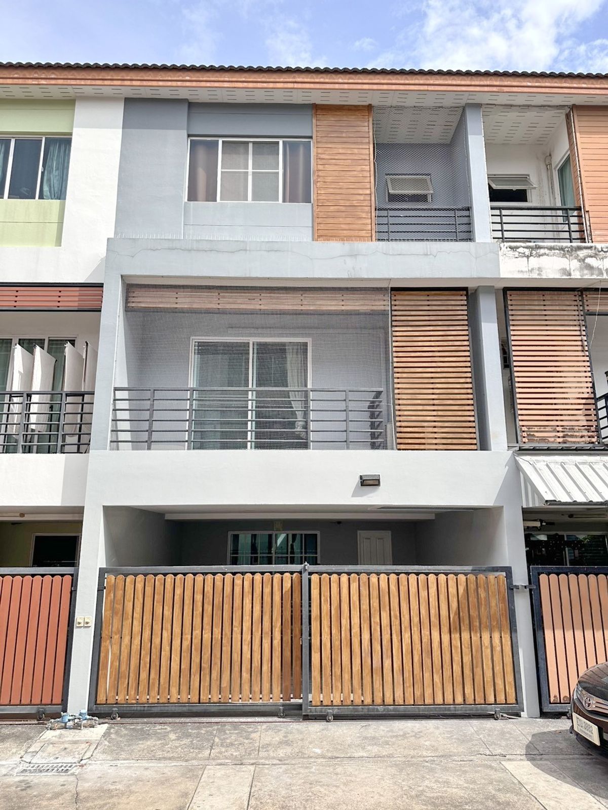 For RentTownhomeRatchadapisek, Huaikwang, Suttisan : HK0483♛ For Rent *Townhome 3 Bedrooms ⚝ Huai Khwang-Sutthisan ♜MRT Sutthisan ∞099-5919653,065-9423251▚Line@surressence