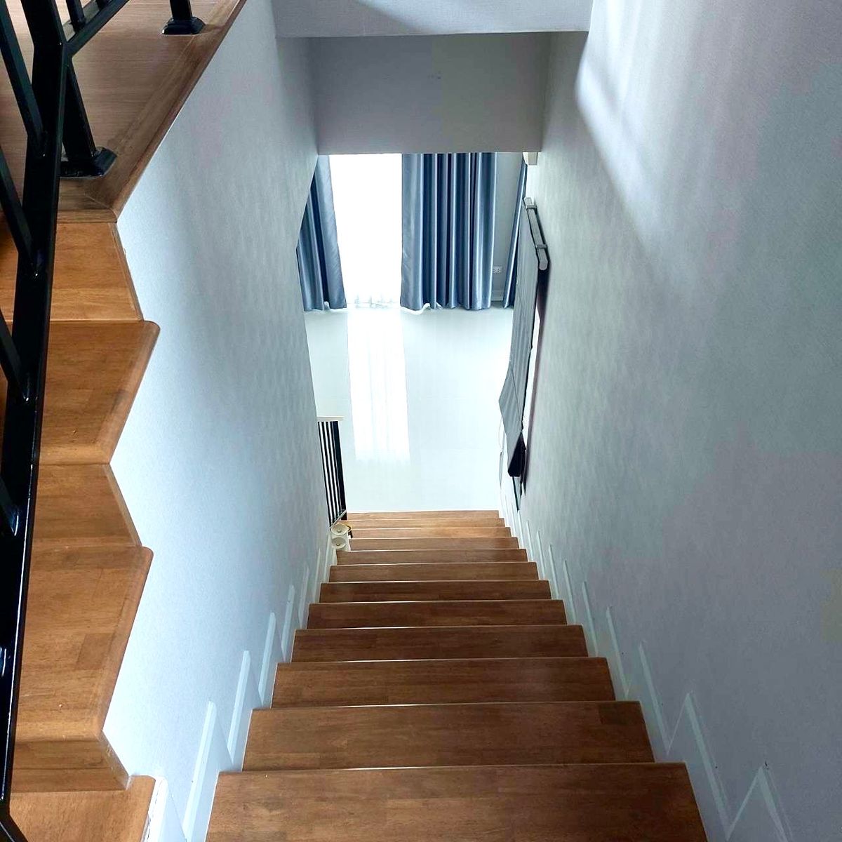 ขายบ้านนนทบุรี บางใหญ่ บางบัวทอง : ขายบ้านสุดพิเศษ “VENUE WESTGATE”ทำเลทองใจกลางเมืองตั้งอยู่บนถนนแก้วอินทร์ ใกล้กับถนนกาญจนาภิเษก เพียง 4 กม. ทำให้การเดินทางสะดวกสบาย และเชื่อมต่อกับทุกพื้นที่ในเมืองรายละเอียดบ้านแฝด 35 ตรว.	•	ตกแต่งพร้อมอยู่ ราคาขายเพียง 4.15 ล้านบาท