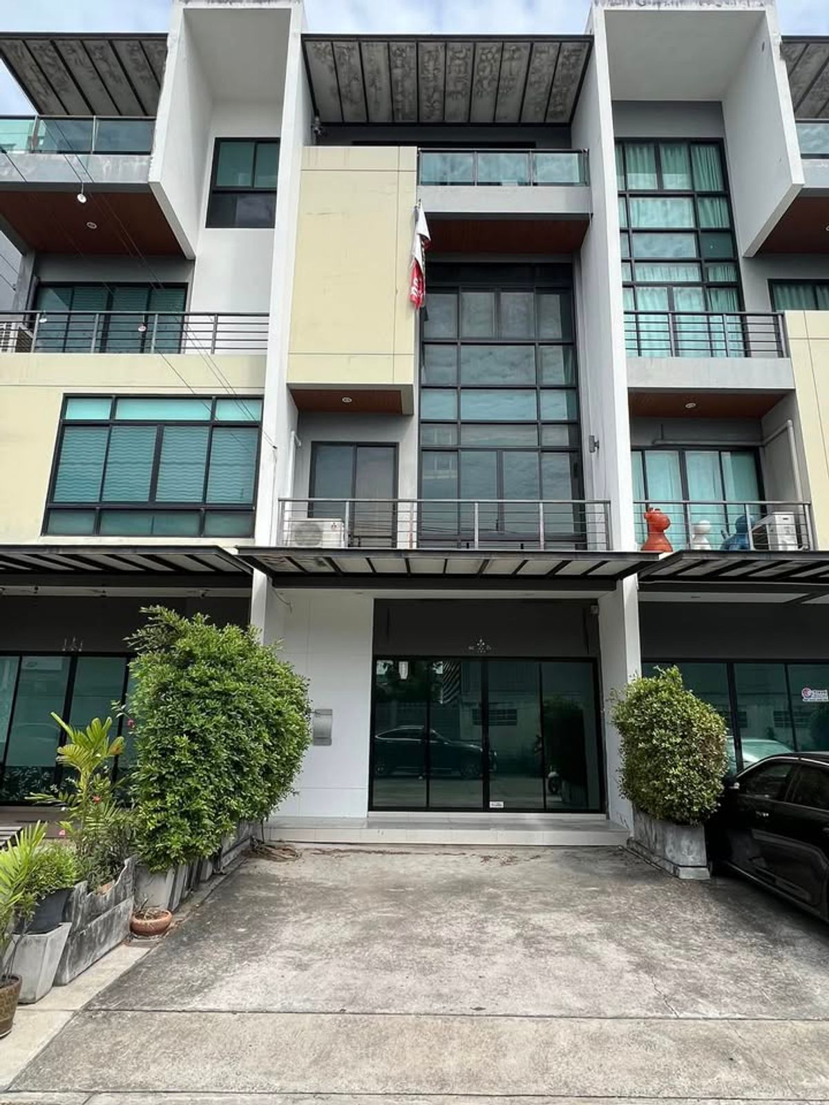 For RentHome OfficeKaset Nawamin,Ladplakao : ⚡ 4 -story home office for rent at Life Soi Nawamin 36 Size 25 sq.m. ⚡