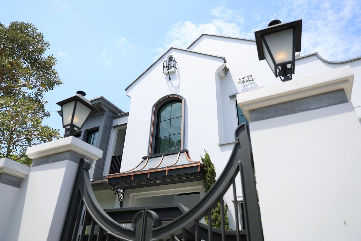 ขายบ้านพัฒนาการ ศรีนครินทร์ : 🌟 บ้านหรู Pool Villa ใจกลางกรุงเทพกรีฑา! 🌟 แปลงสวยที่สุดในโครงการ ติดสวน ติดสโมสร พร้อมสระว่ายน้ำส่วนตัว 🌊