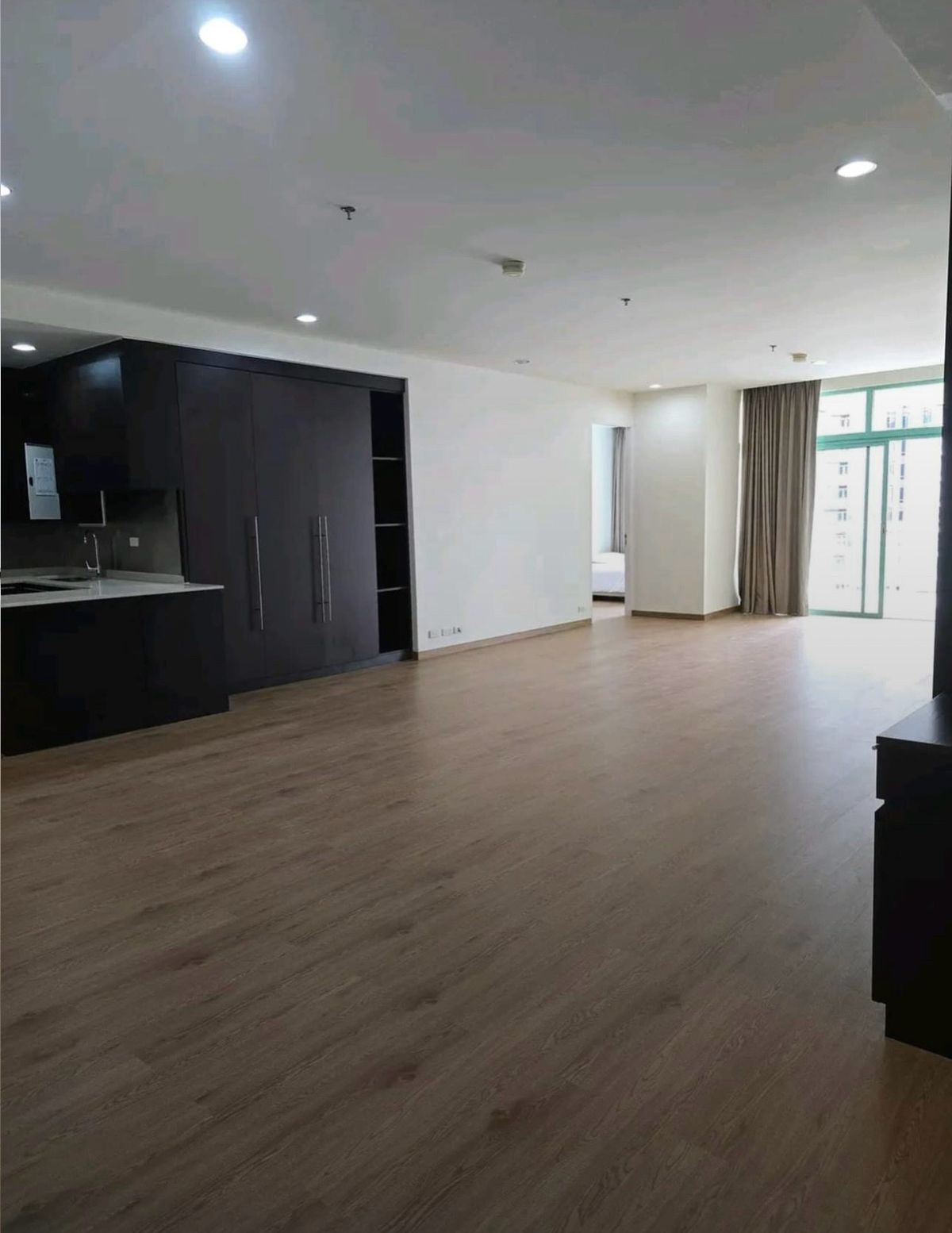 For RentCondoSathorn, Narathiwat : LTHC12131 - Chatrium Hotel Riverside for Rent Size 131 SQM. 2 Beds 2 Baths Near BTS Saphan Taksin Station Only 85K/Month
