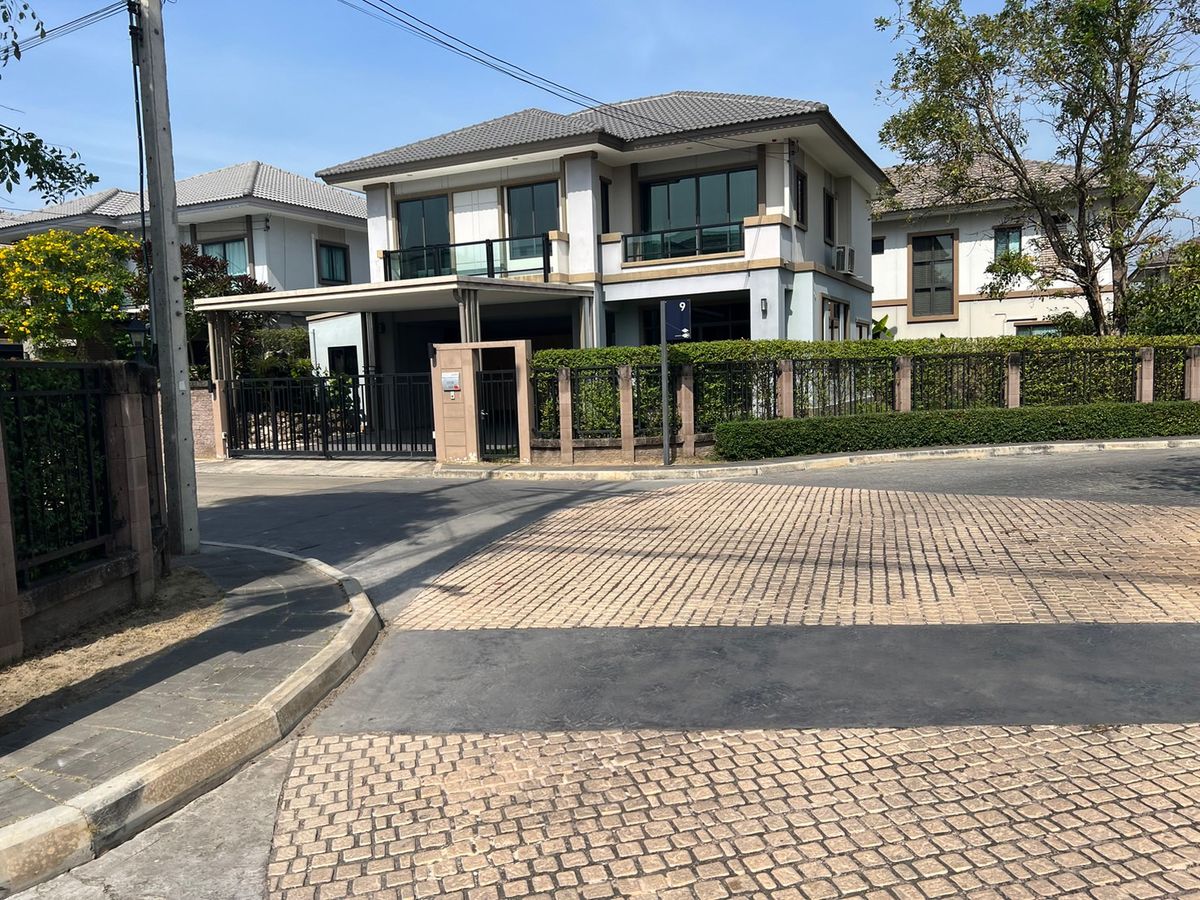 For RentHouseChaengwatana, Muangthong : Single house, fully furnished, next to SISB, only 5 minutes, 3 bedrooms, 4 bathrooms, with maid's room