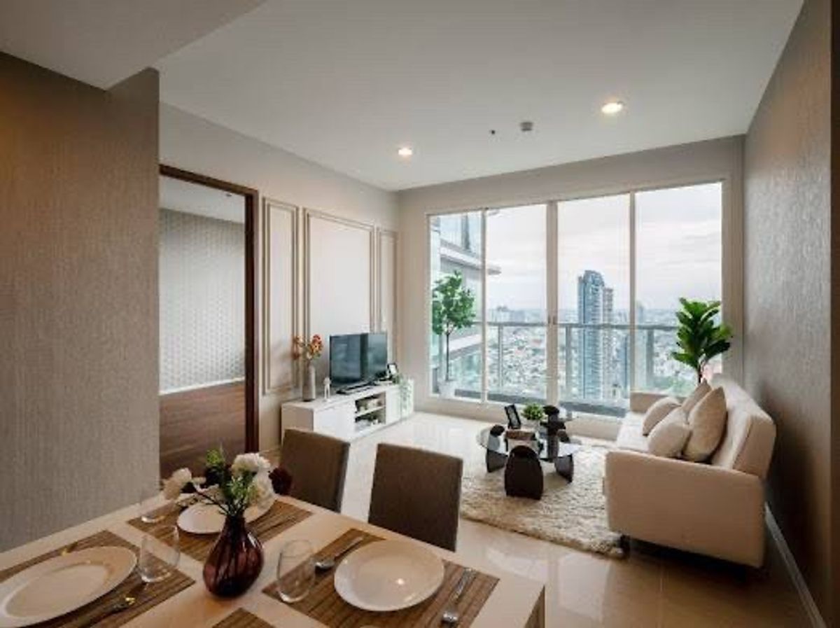 ขายคอนโดสาทร นราธิวาส : LTH12135 – Menam Residences FOR SALE Size 88.89 sqm. 2 beds 2 baths Near BTS Saphan Taksin Station ONLY 13.5 MB