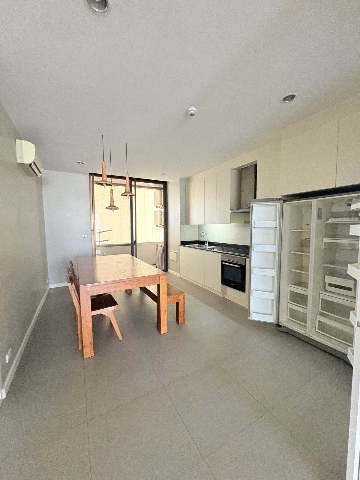 For RentCondoWongwianyai, Charoennakor : LTHC12125 - River House Condo for Rent Size 200 SQM. 3 Beds 3 Baths Near BTS Khlong San Station Only 75K/Month