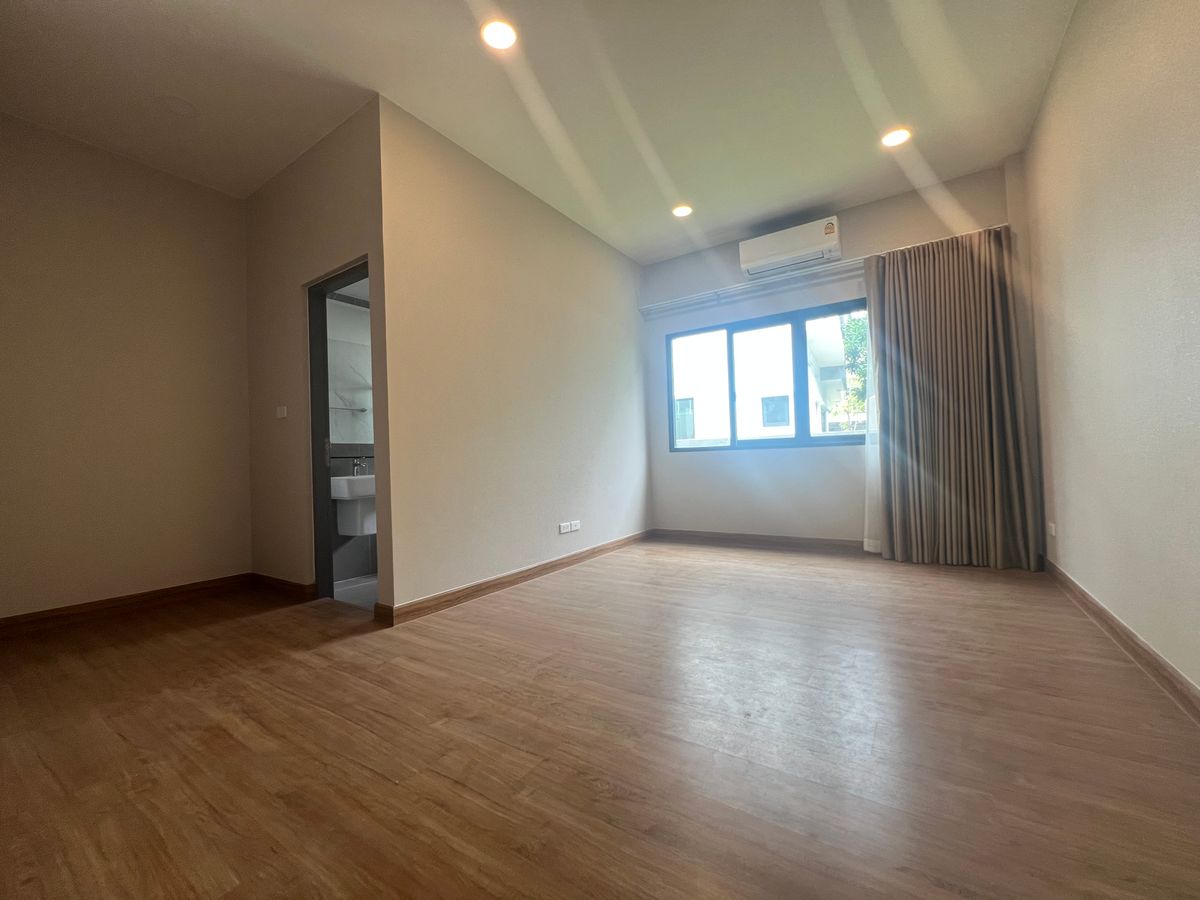 ขายบ้านลาดกระบัง สุวรรณภูมิ : บ้าน 4 ห้องนอน อ่อนนุช ใกล้รถไฟฟ้า 