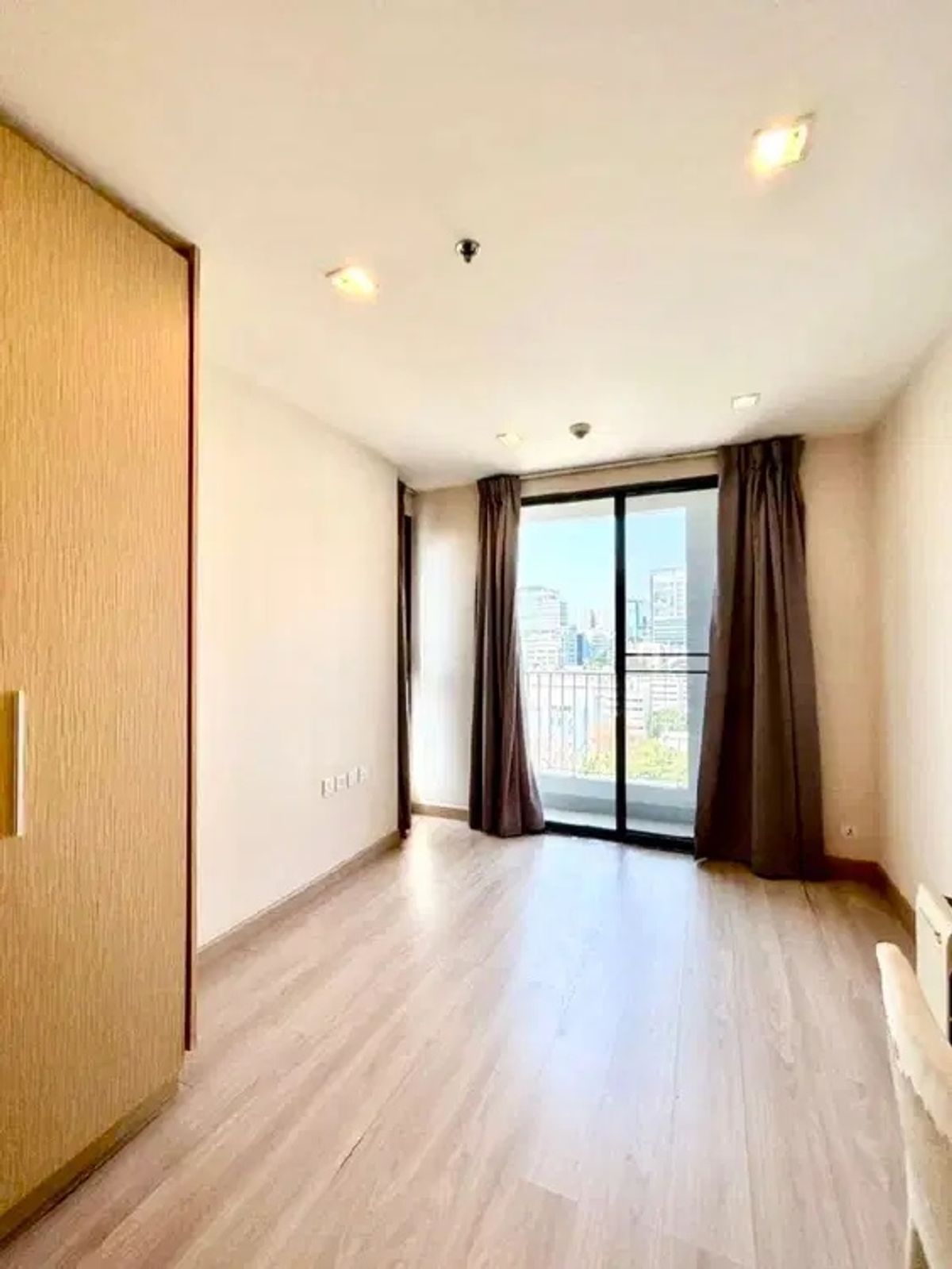 ให้เช่าคอนโดราชเทวี พญาไท : Mobi Phayathai 52 sq.m.Please add LINE ID @806qphgn o8415o5483