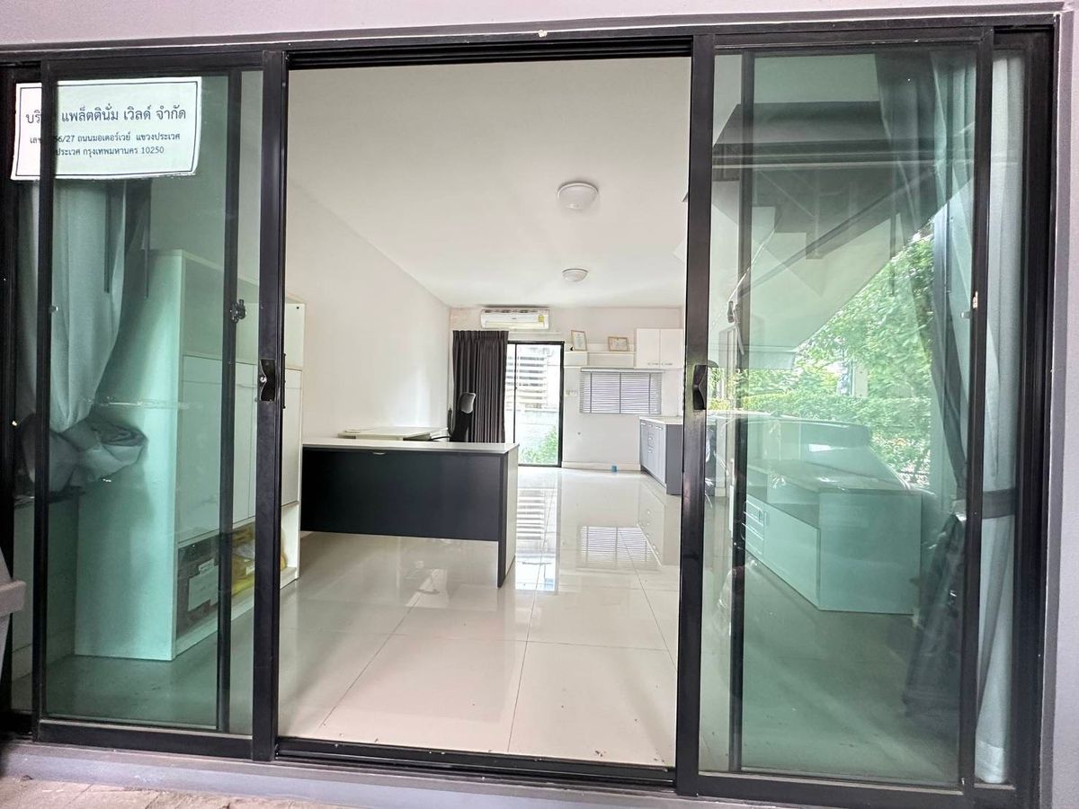 ขายทาวน์โฮมลาดกระบัง สุวรรณภูมิ : ทาวน์โฮม บ้านกลางเมือง พระราม9 - อ่อนนุช 3ชั้น โฮมออฟฟิตได้เลยจ้า กว้างถึง 145ตร.ม