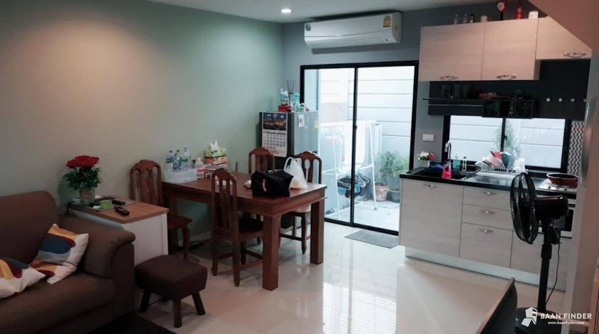 ขายทาวน์โฮมลาดกระบัง สุวรรณภูมิ : ทาวน์โฮม โครงการบ้าน กลางเมือง พระราม9 - อ่อนนุช เจ้าของขายเอง ทำเลดี