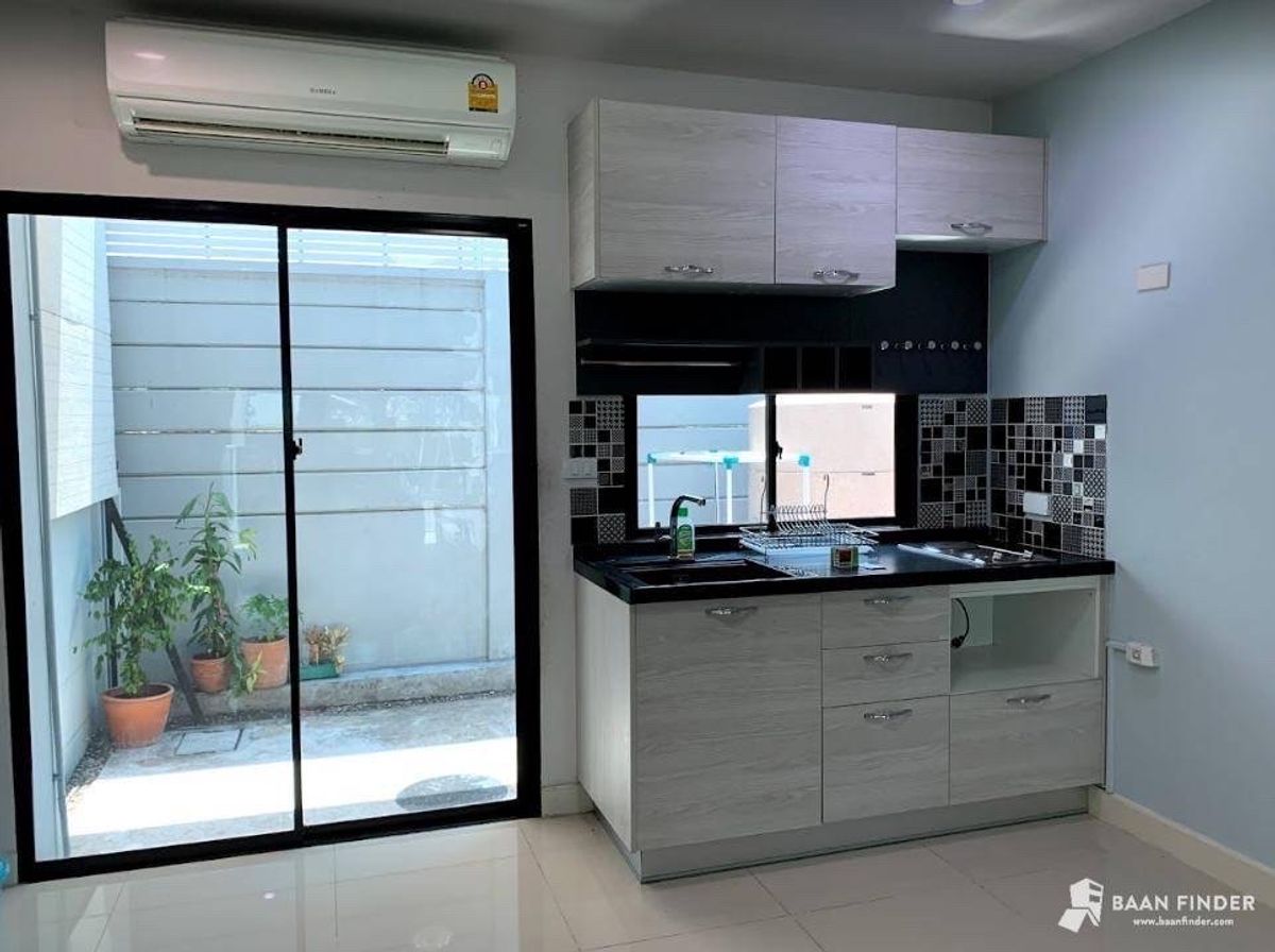 ขายทาวน์โฮมลาดกระบัง สุวรรณภูมิ : ทาวน์โฮม โครงการบ้าน กลางเมือง พระราม9 - อ่อนนุช เจ้าของขายเอง ทำเลดี