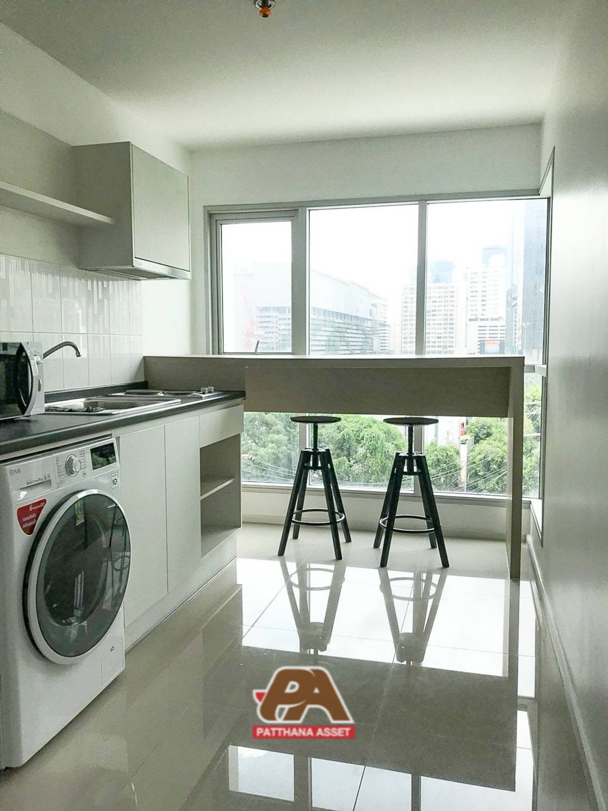 ขายคอนโดพระราม 9 เพชรบุรีตัดใหม่ RCA : FOR  SALE  1 BEDROOM 39 SQ.M  BEST PRICE + NICE ROOM +  INVEST OR LIVING  BOOKING NOW