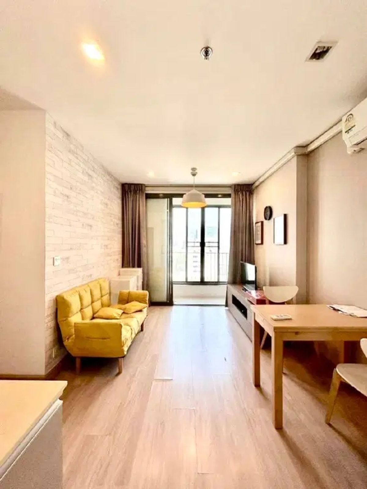 ให้เช่าคอนโดราชเทวี พญาไท : Mobi Phayathai 52 sq.m.Please add LINE ID @806qphgn o8415o5483