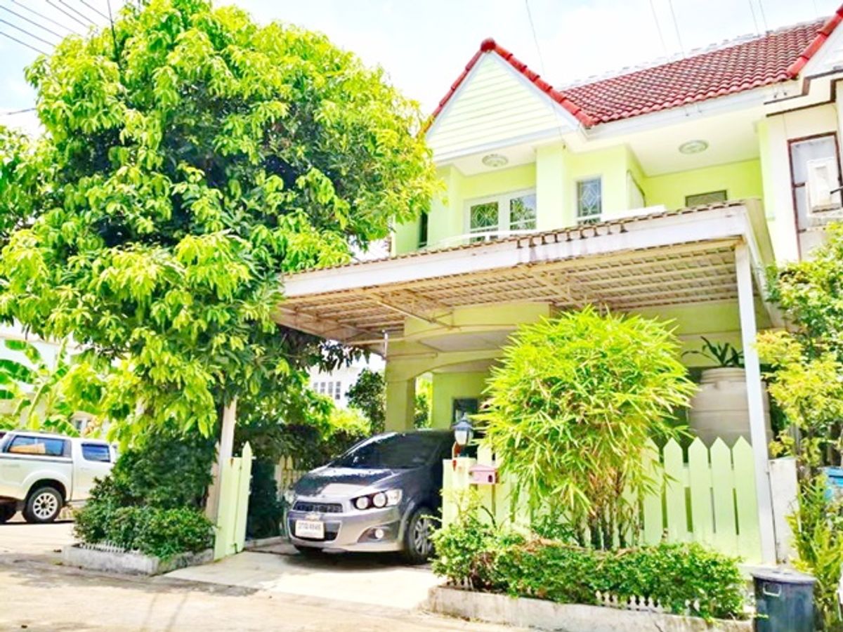For RentTownhomeKaset Nawamin,Ladplakao : 2 km preserved market, MRT Watcharapol 2.7 km. 2 large corner corner room, 34 sq.w. 272 ​​sq.m.