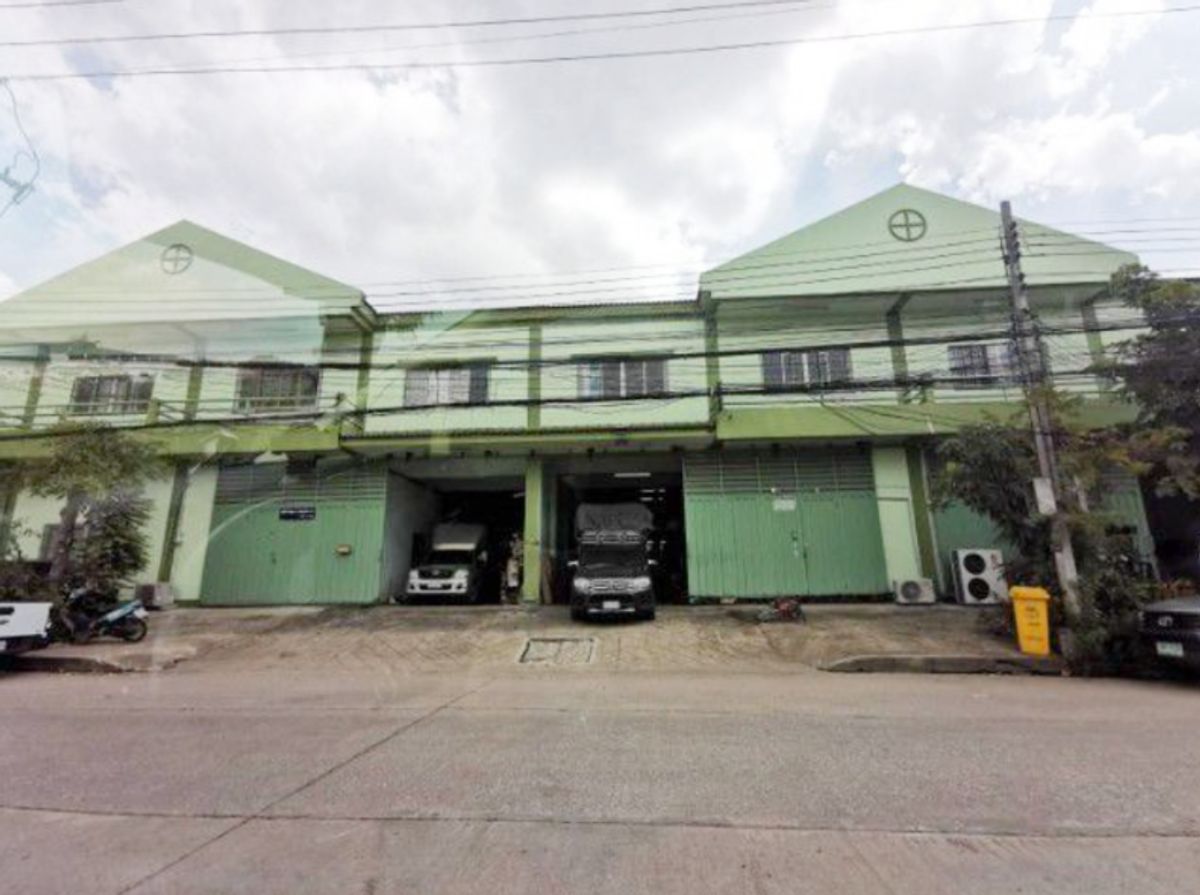 For RentWarehouseMahachai Samut Sakhon : 🏭 Mini Factory/Warehouse for rent Near the Mahachai Fresh Market The road is 10 meters wide. Can support 3 tons/sqm. 064-974-2441