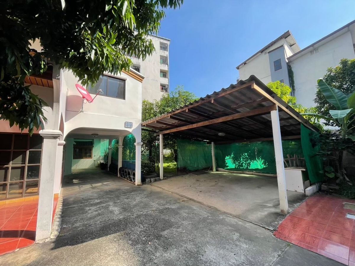 For SaleHouseChiang Mai : House for sale, Golden location, Santitham area In the heart of Chiang Mai