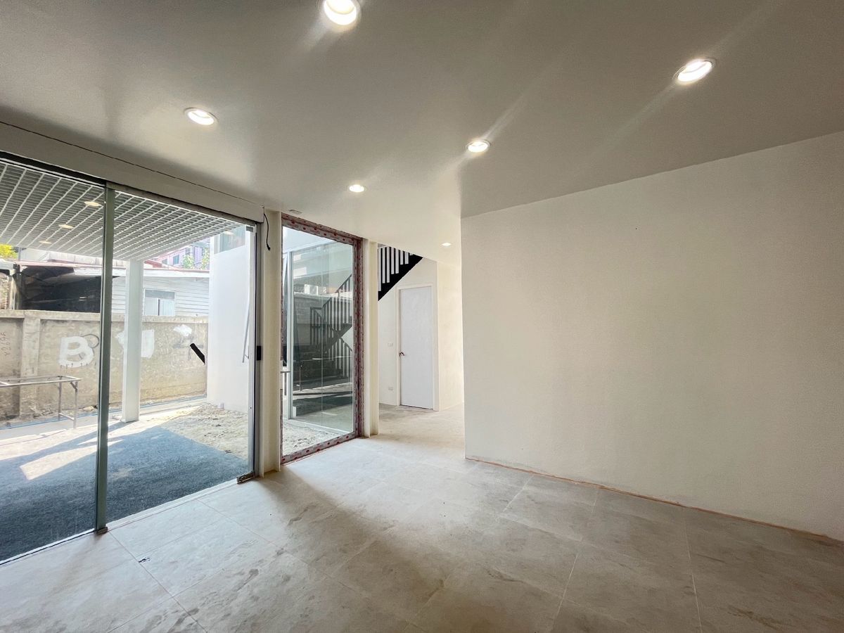 ขายโฮมออฟฟิศรัชดา ห้วยขวาง : 📢👇 ขายพร้อมผู้เช่า Yield 6.6%ต่อปี สัญญาเช่า 5 ปี รับค่าเช่า 250k สิ้นสุด มีนาคม 2573 อาคารสูง 4.5 ชั้น มีชั้นลอย และดาดฟ้า รองรับการติดตั้งลิฟต์โดยสาร ใกล้ The Street รัชดา