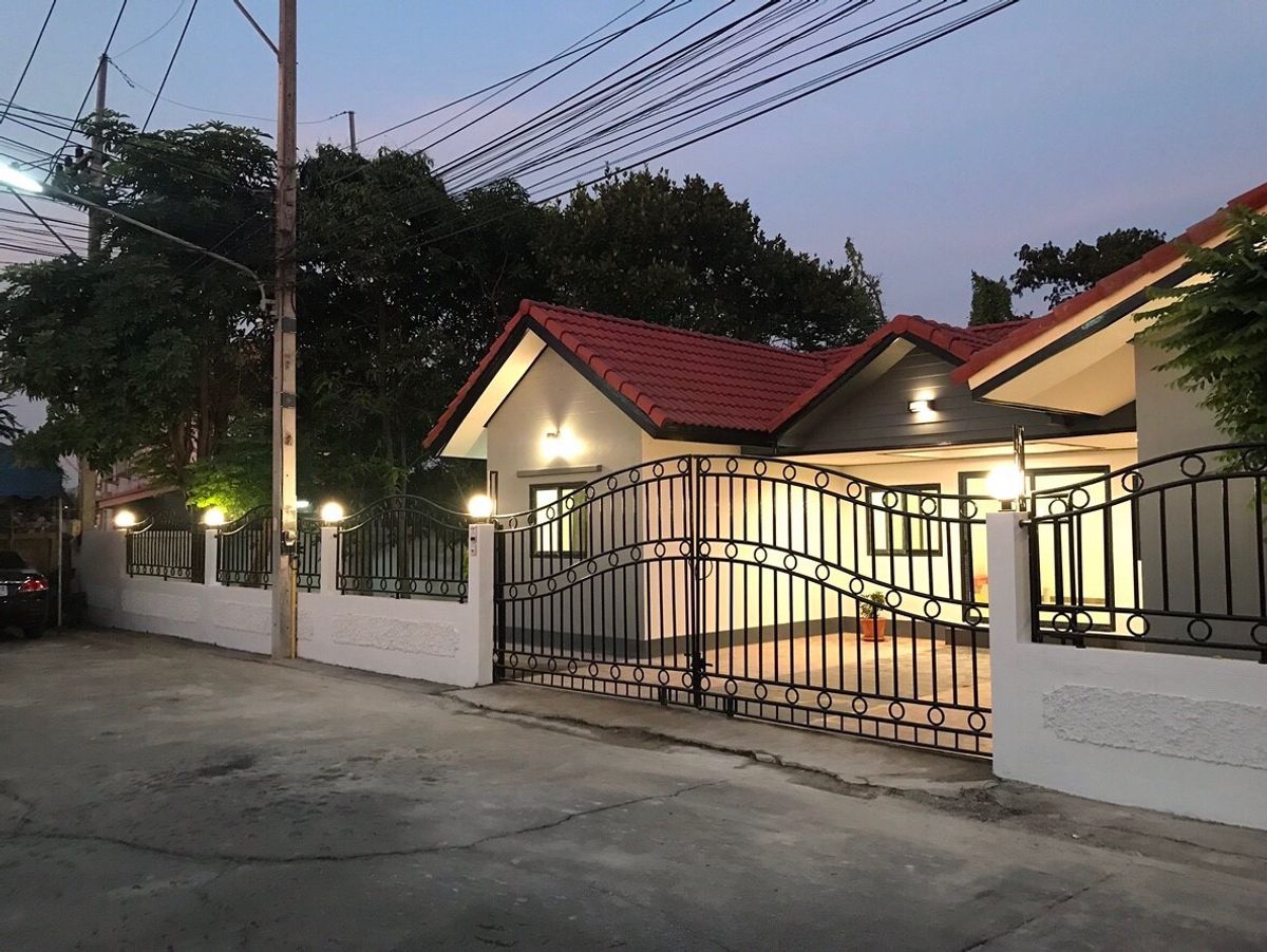 For SaleHouseRatchaburi : House for sale near Big C and Lotus Ban Pong District, Ratchaburi Province