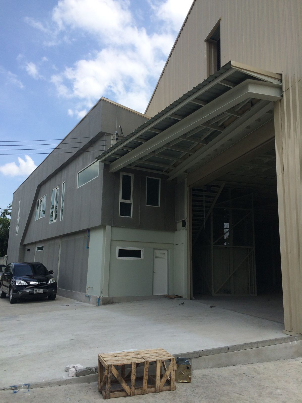 For RentWarehouseChaengwatana, Muangthong : Rent warehouses in the area of ​​1,000 sqm. Soi Ngamwongwan 19, convenient to travel near Pantip Ngamwongwan.