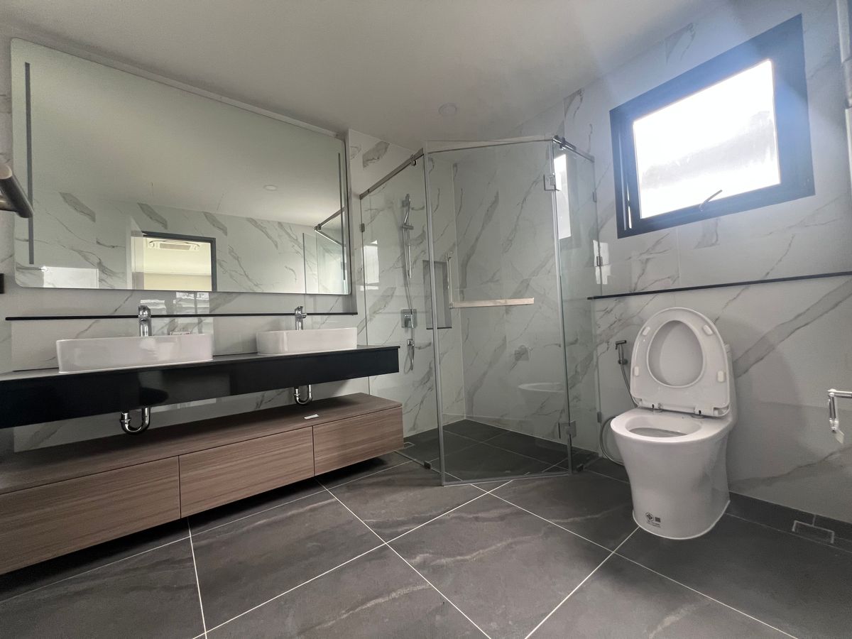 ขายบ้านลาดกระบัง สุวรรณภูมิ : บ้าน 4 ห้องนอน อ่อนนุช ใกล้รถไฟฟ้า 