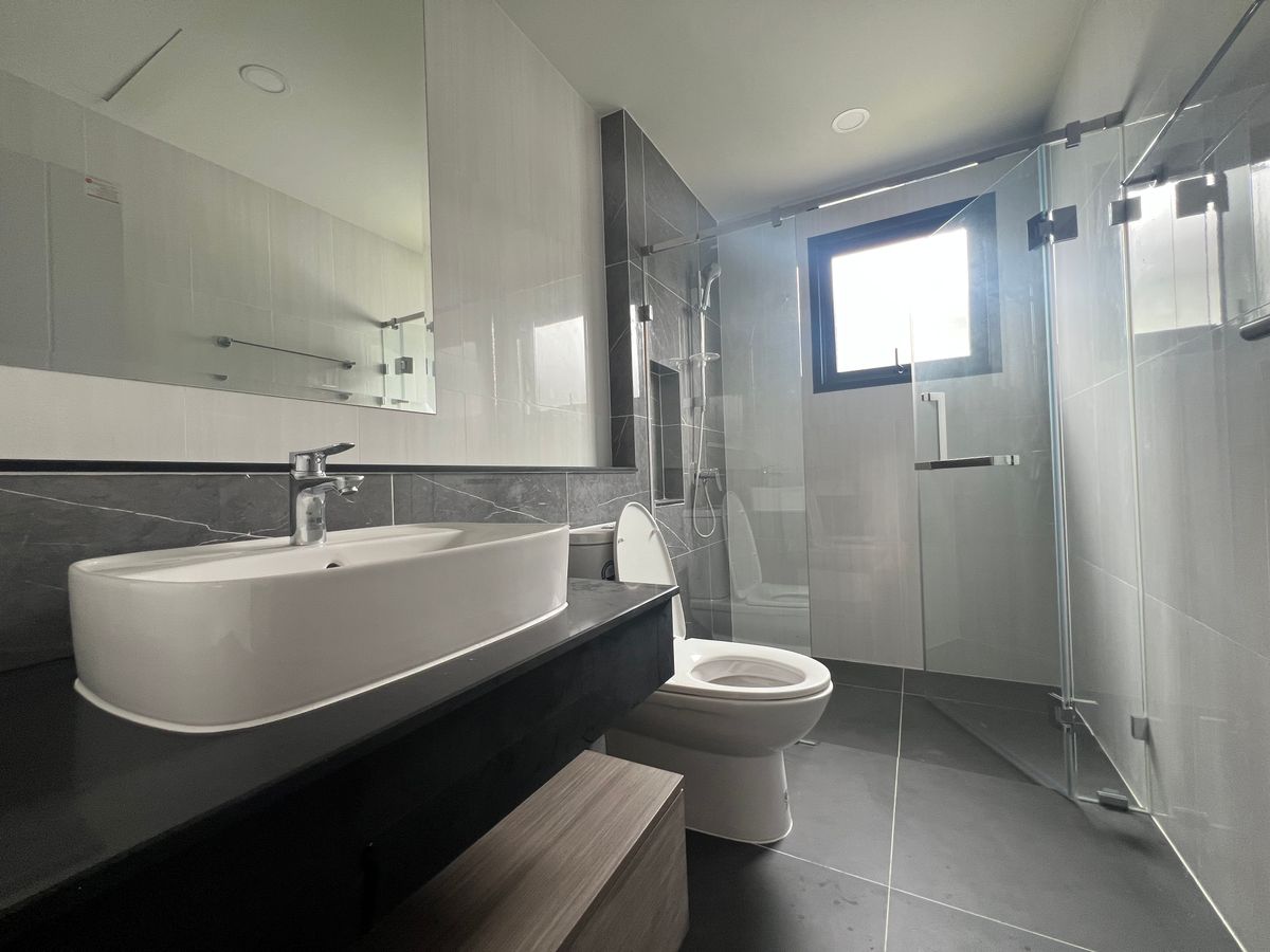 ขายบ้านลาดกระบัง สุวรรณภูมิ : บ้าน 4 ห้องนอน อ่อนนุช ใกล้รถไฟฟ้า 