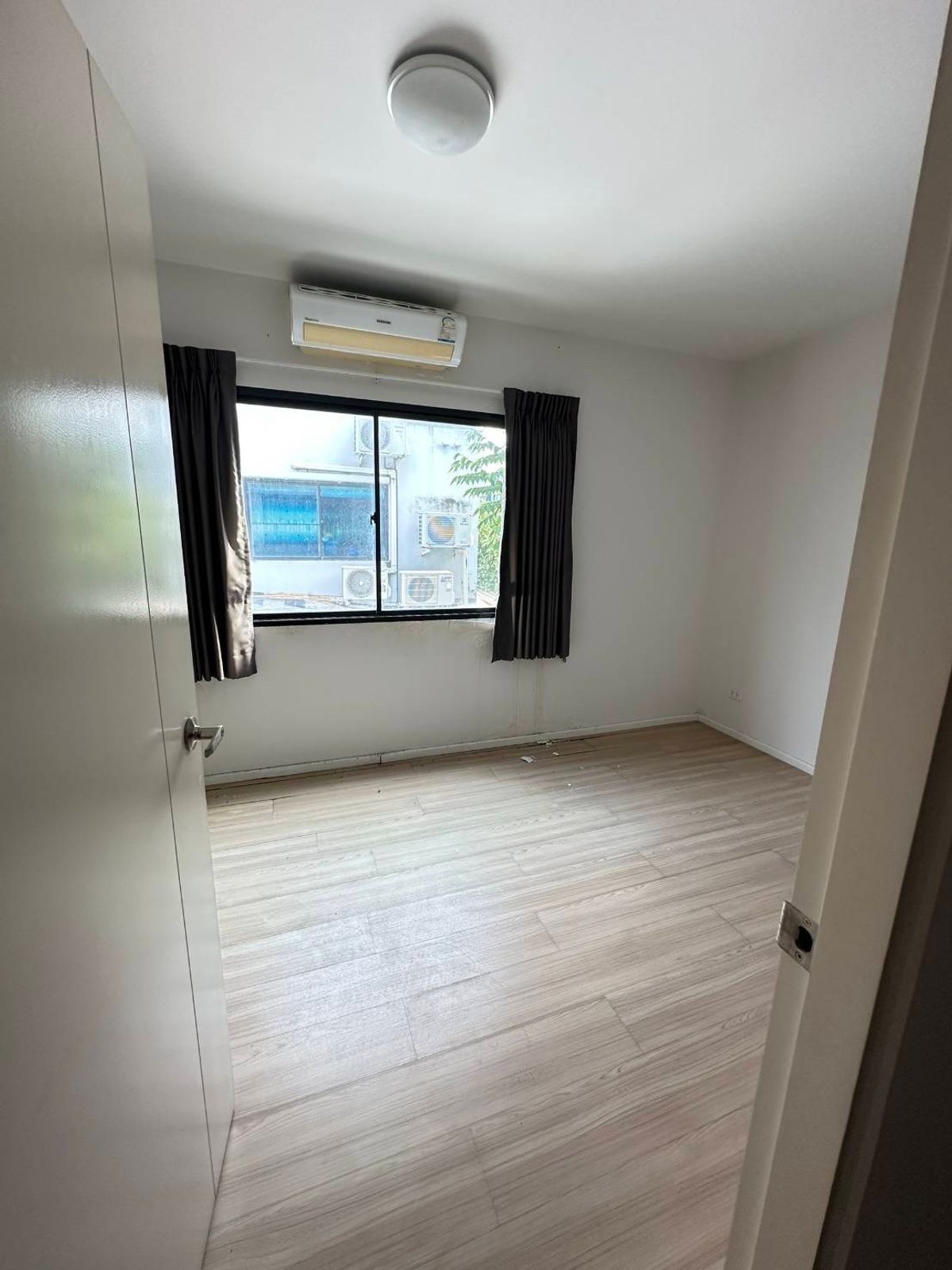 ขายทาวน์โฮมลาดกระบัง สุวรรณภูมิ : ทาวน์โฮม บ้านกลางเมือง พระราม9 - อ่อนนุช 3ชั้น โฮมออฟฟิตได้เลยจ้า กว้างถึง 145ตร.ม