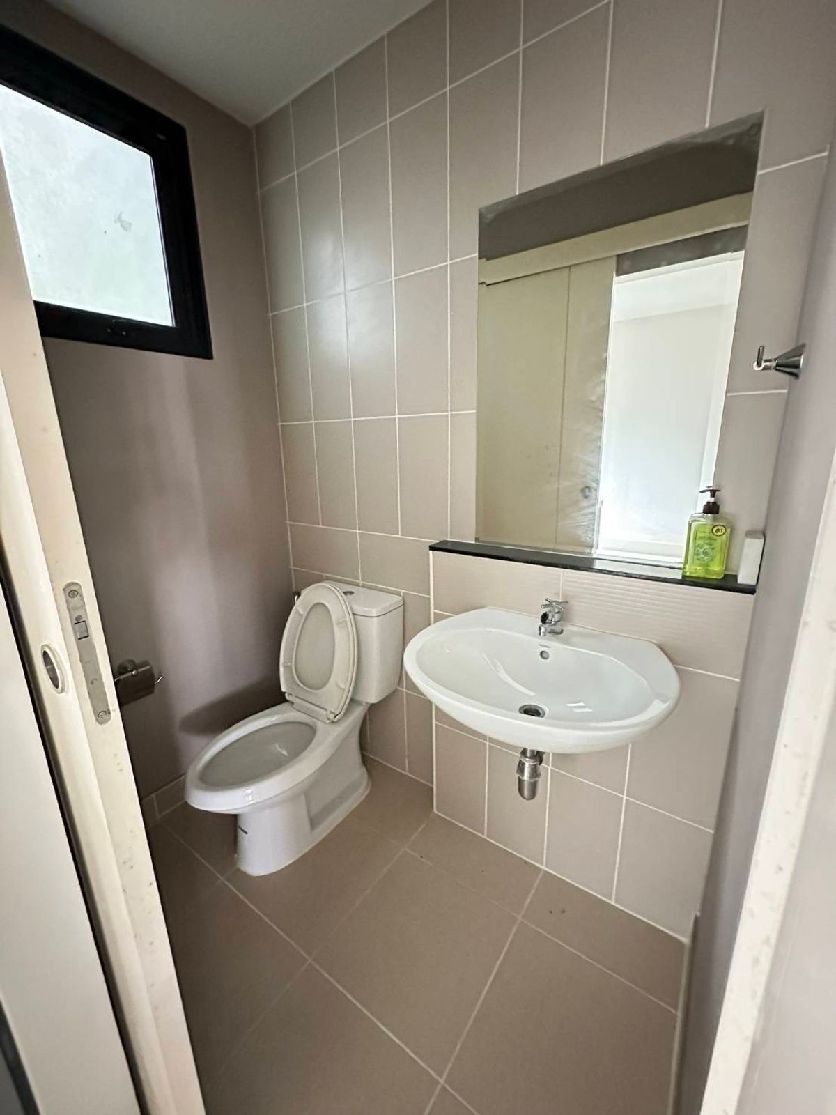 ขายทาวน์โฮมลาดกระบัง สุวรรณภูมิ : ทาวน์โฮม บ้านกลางเมือง พระราม9 - อ่อนนุช 3ชั้น โฮมออฟฟิตได้เลยจ้า กว้างถึง 145ตร.ม