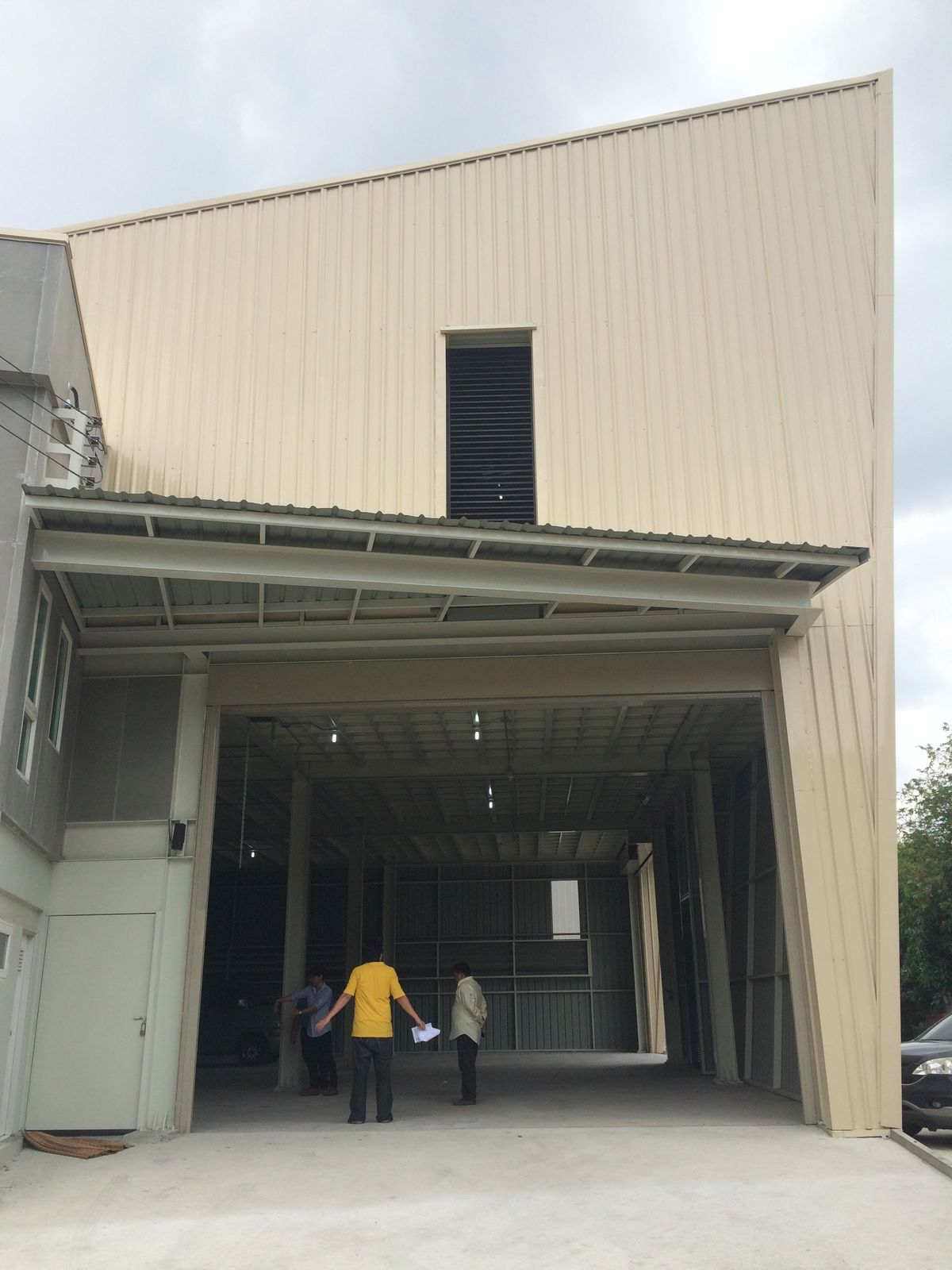 For RentWarehouseChaengwatana, Muangthong : Rent warehouses in the area of ​​1,000 sqm. Soi Ngamwongwan 19, convenient to travel near Pantip Ngamwongwan.