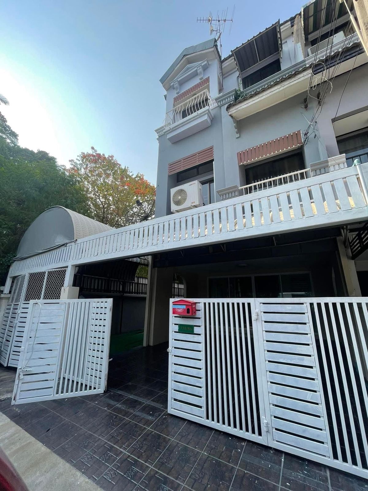 For RentTownhomeRatchadapisek, Huaikwang, Suttisan : Rent a house in the middle of Meng Jai Ladprao 80