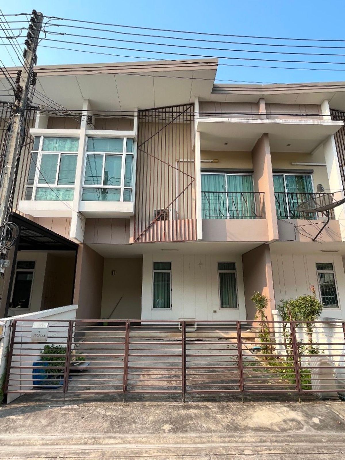 ให้เช่าทาวน์โฮมปทุมธานี รังสิต ธรรมศาสตร์ : 🎉 บ้านว่างปล่อยเช่า  #หมู่บ้านฮาบิทาวน์โฟลด์