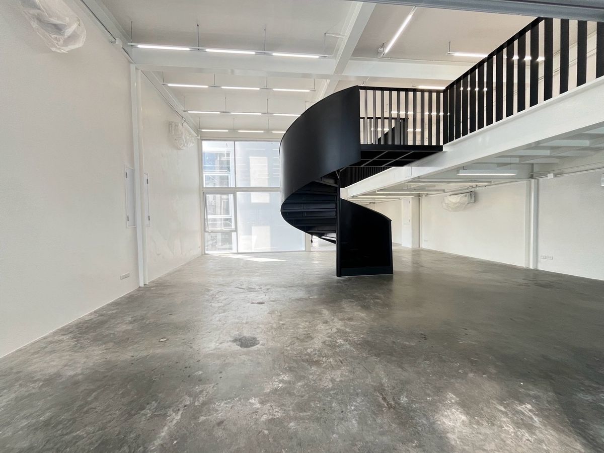 ขายโฮมออฟฟิศรัชดา ห้วยขวาง : 📢👇 ขายพร้อมผู้เช่า Yield 6.6%ต่อปี สัญญาเช่า 5 ปี รับค่าเช่า 250k สิ้นสุด มีนาคม 2573 อาคารสูง 4.5 ชั้น มีชั้นลอย และดาดฟ้า รองรับการติดตั้งลิฟต์โดยสาร ใกล้ The Street รัชดา