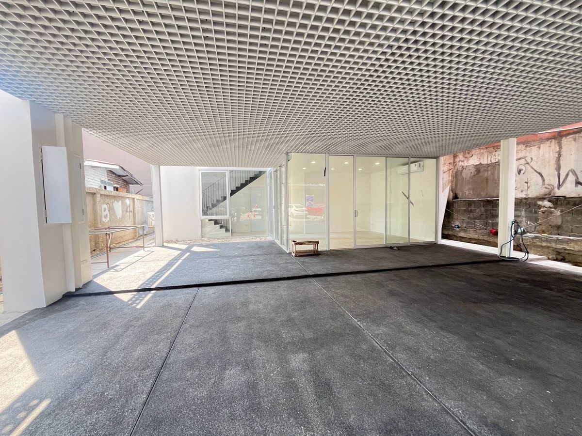 ขายโฮมออฟฟิศรัชดา ห้วยขวาง : 📢👇 ขายพร้อมผู้เช่า Yield 6.6%ต่อปี สัญญาเช่า 5 ปี รับค่าเช่า 250k สิ้นสุด มีนาคม 2573 อาคารสูง 4.5 ชั้น มีชั้นลอย และดาดฟ้า รองรับการติดตั้งลิฟต์โดยสาร ใกล้ The Street รัชดา