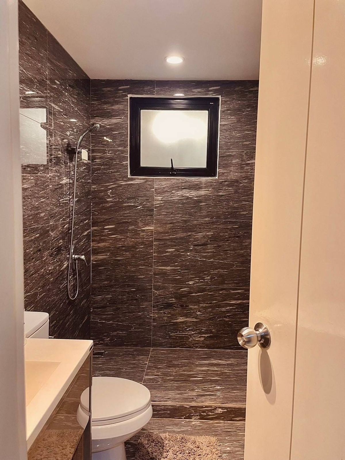 ขายทาวน์โฮมลาดกระบัง สุวรรณภูมิ : ทาวน์โฮม บ้านกลางเมือง พระราม 9 - อ่อนนุช ราคาสุดคุ้ม เจ้าของซื้อจากโครงการมือ 1 ซื้อมาต่อเติมเอง ไม่เคยปล่อยเช่า 