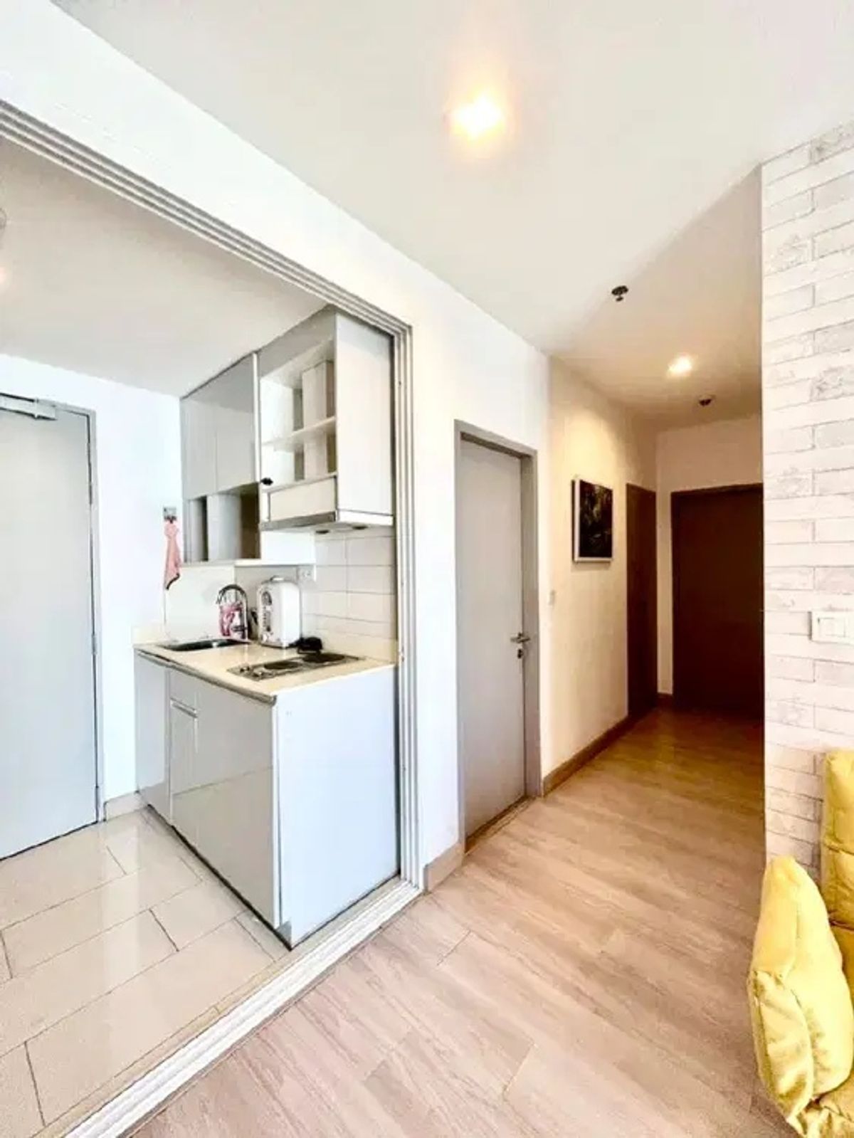 ให้เช่าคอนโดราชเทวี พญาไท : Mobi Phayathai 52 sq.m.Please add LINE ID @806qphgn o8415o5483