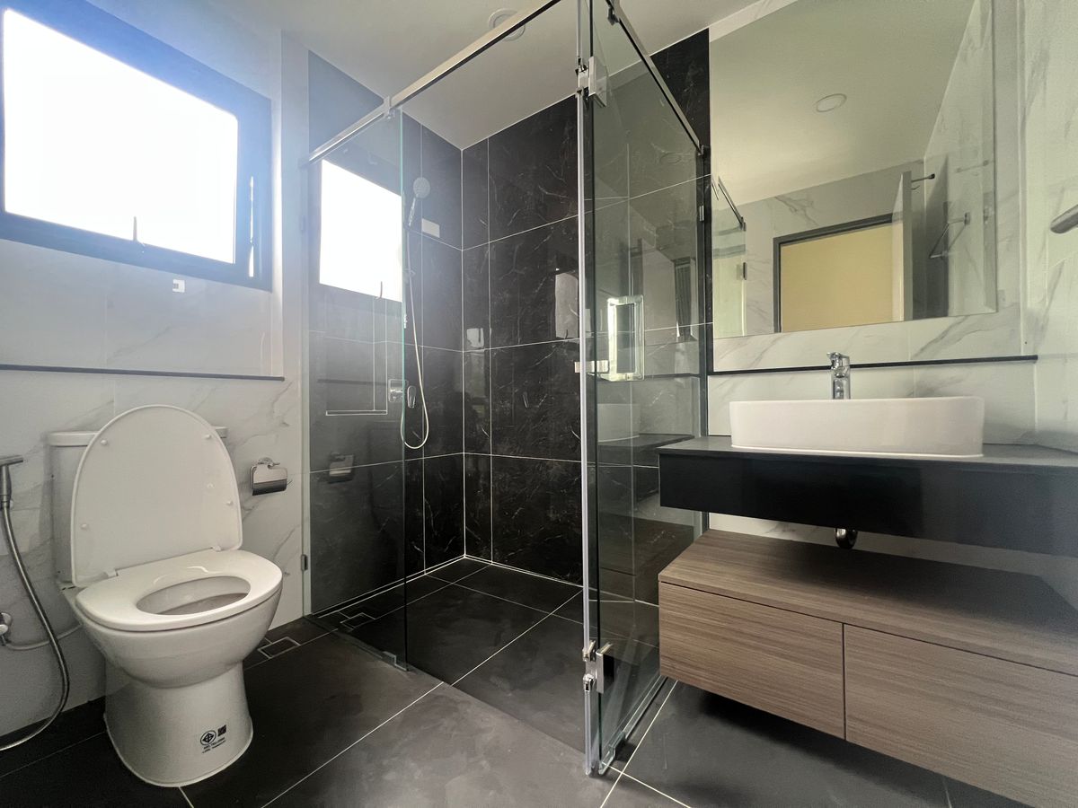 ขายบ้านลาดกระบัง สุวรรณภูมิ : บ้าน 4 ห้องนอน อ่อนนุช ใกล้รถไฟฟ้า 