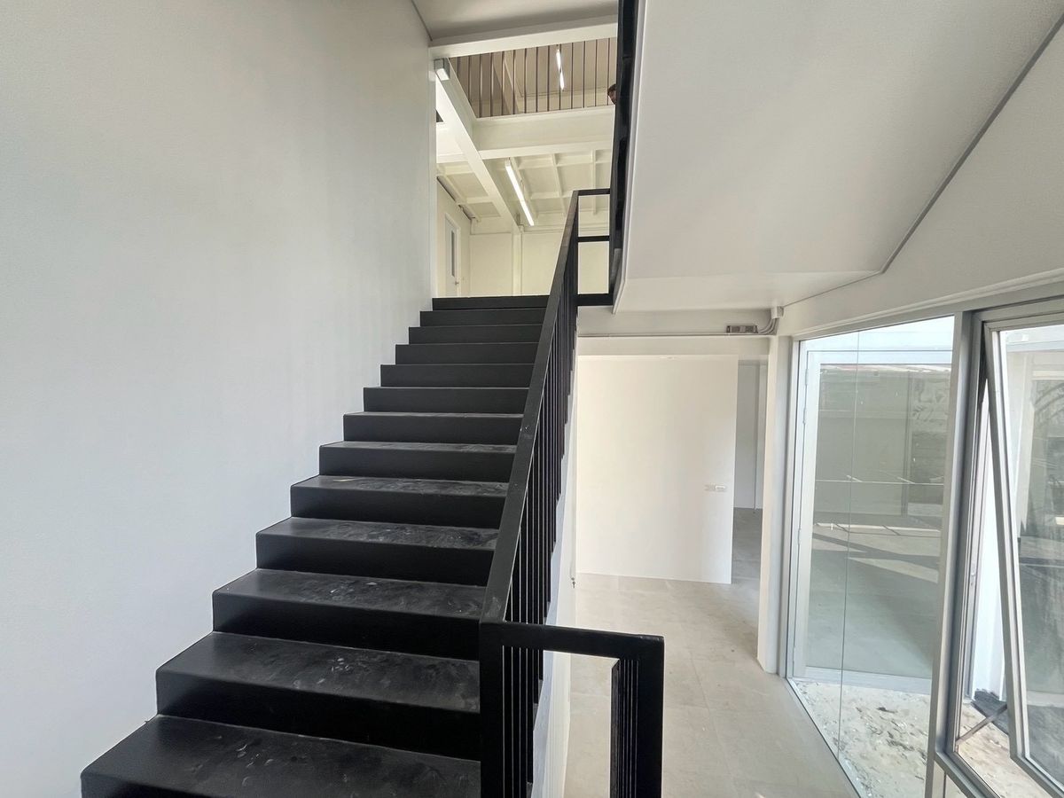 ขายโฮมออฟฟิศรัชดา ห้วยขวาง : 📢👇 ขายพร้อมผู้เช่า Yield 6.6%ต่อปี สัญญาเช่า 5 ปี รับค่าเช่า 250k สิ้นสุด มีนาคม 2573 อาคารสูง 4.5 ชั้น มีชั้นลอย และดาดฟ้า รองรับการติดตั้งลิฟต์โดยสาร ใกล้ The Street รัชดา