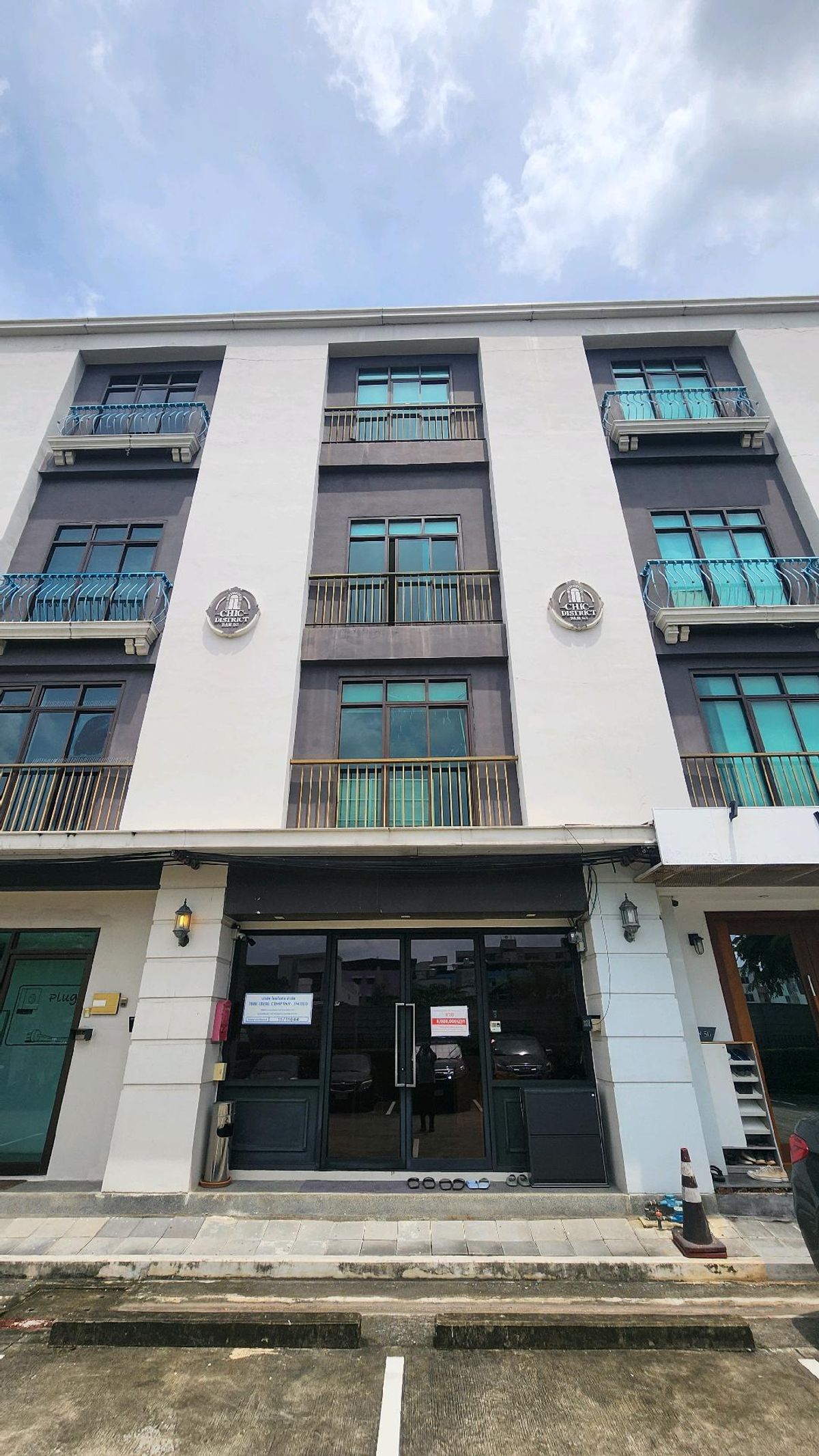 For SaleHome OfficeRamkhamhaeng, Hua Mak : Chic Distribute 53 Home Office | Selling only 8.9 million baht home office. Decorated more than 2 million. The location is very nice, very good price.