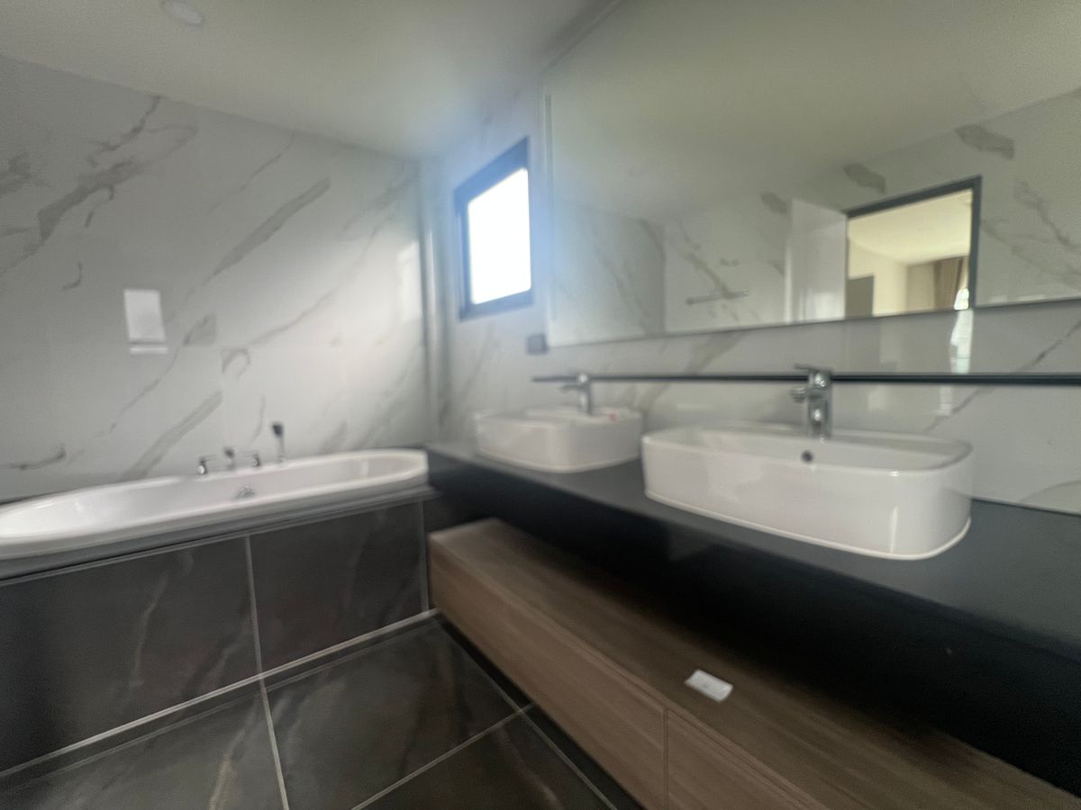 ขายบ้านลาดกระบัง สุวรรณภูมิ : บ้าน 4 ห้องนอน อ่อนนุช ใกล้รถไฟฟ้า 