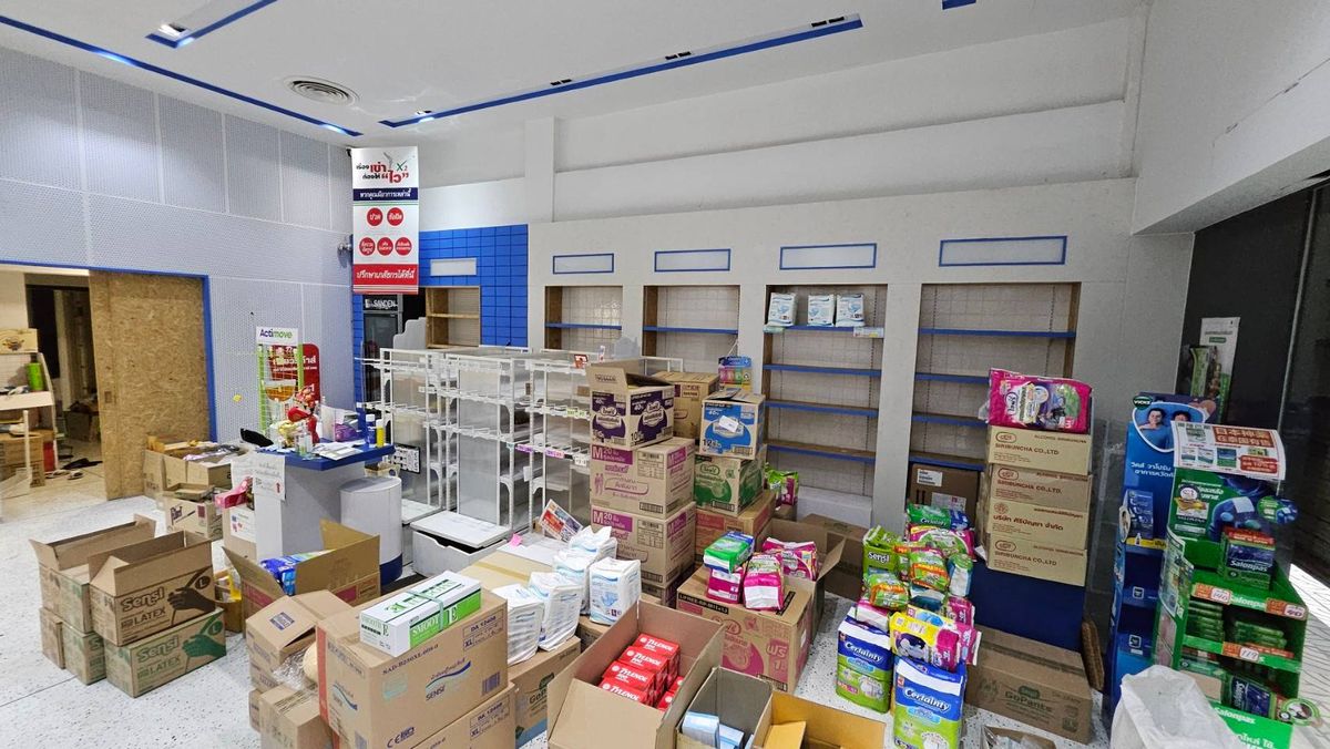 For RentShop HouseYaowarat, Banglamphu : 2-minute commercial building for rent.-MRT Dragon Temple (N.1235)