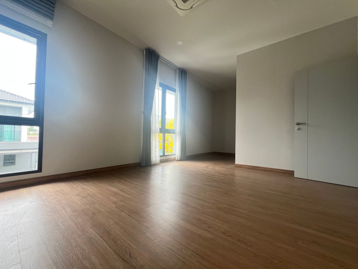 ขายบ้านลาดกระบัง สุวรรณภูมิ : บ้าน 4 ห้องนอน อ่อนนุช ใกล้รถไฟฟ้า 