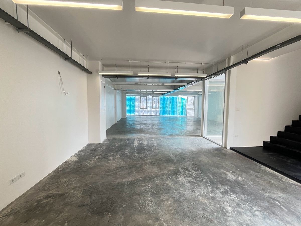 ขายโฮมออฟฟิศรัชดา ห้วยขวาง : 📢👇 ขายพร้อมผู้เช่า Yield 6.6%ต่อปี สัญญาเช่า 5 ปี รับค่าเช่า 250k สิ้นสุด มีนาคม 2573 อาคารสูง 4.5 ชั้น มีชั้นลอย และดาดฟ้า รองรับการติดตั้งลิฟต์โดยสาร ใกล้ The Street รัชดา