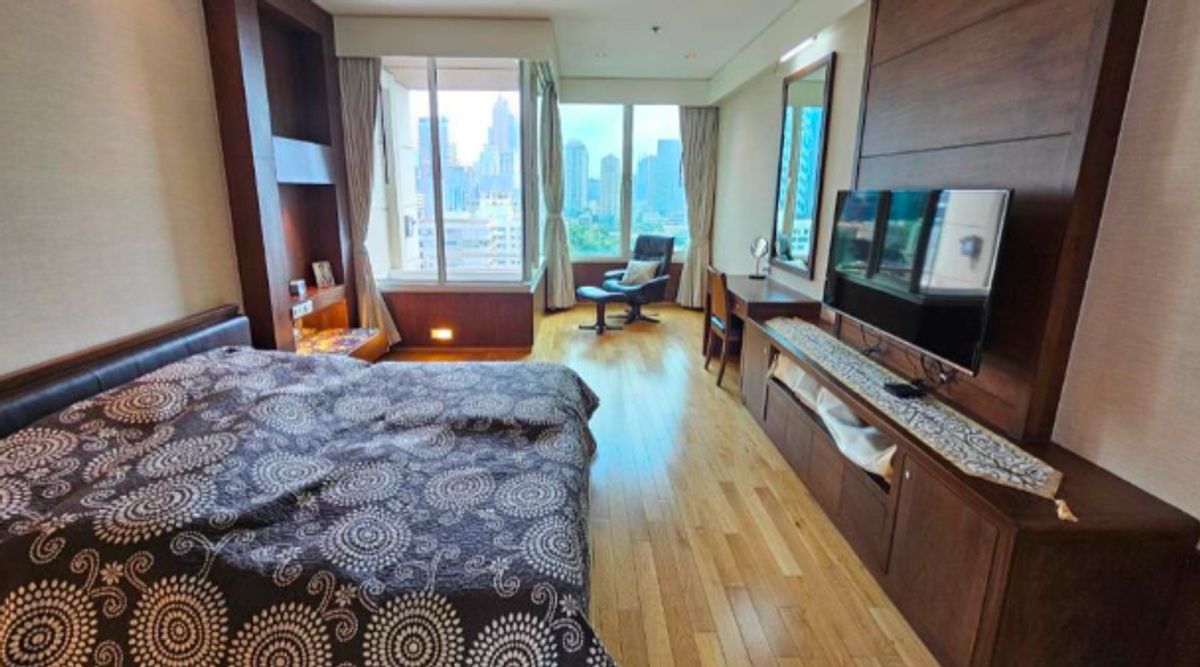 ขายคอนโดสาทร นราธิวาส : 3ห้องนอนห้องใหญ่มาพร้อมห้องแม่บ้าน ใกล้ BTS เซนต์หลุยส์และช่องนนทรี✨The Empire Place✨3 ห้องนอน 4 ห้องน้ำ ขนาด 157 ตร.ม ใกล้ BTS ช่องนนทรี Tel.0982645161 