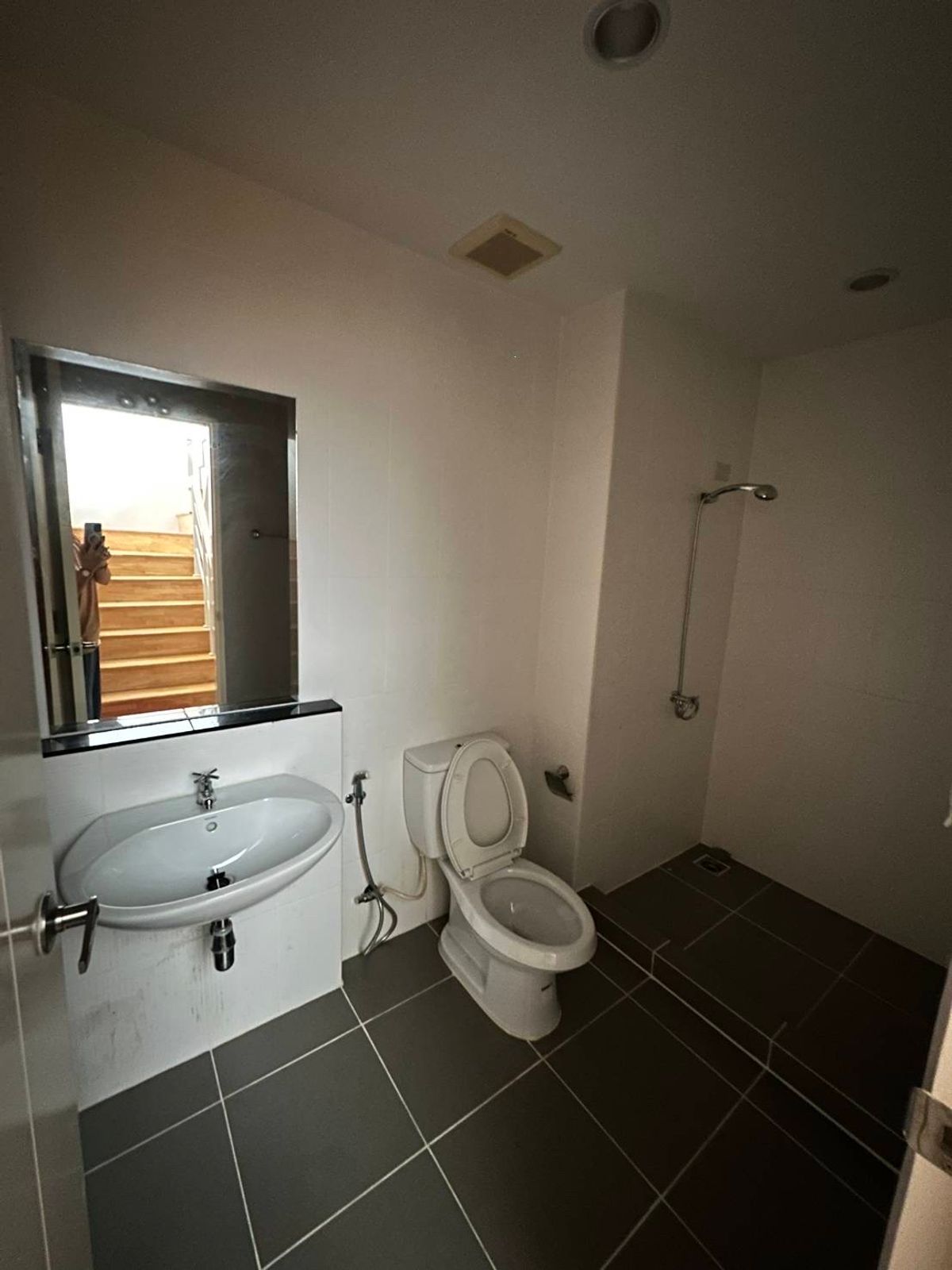 ขายทาวน์โฮมลาดกระบัง สุวรรณภูมิ : ทาวน์โฮม บ้านกลางเมือง พระราม9 - อ่อนนุช 3ชั้น โฮมออฟฟิตได้เลยจ้า กว้างถึง 145ตร.ม